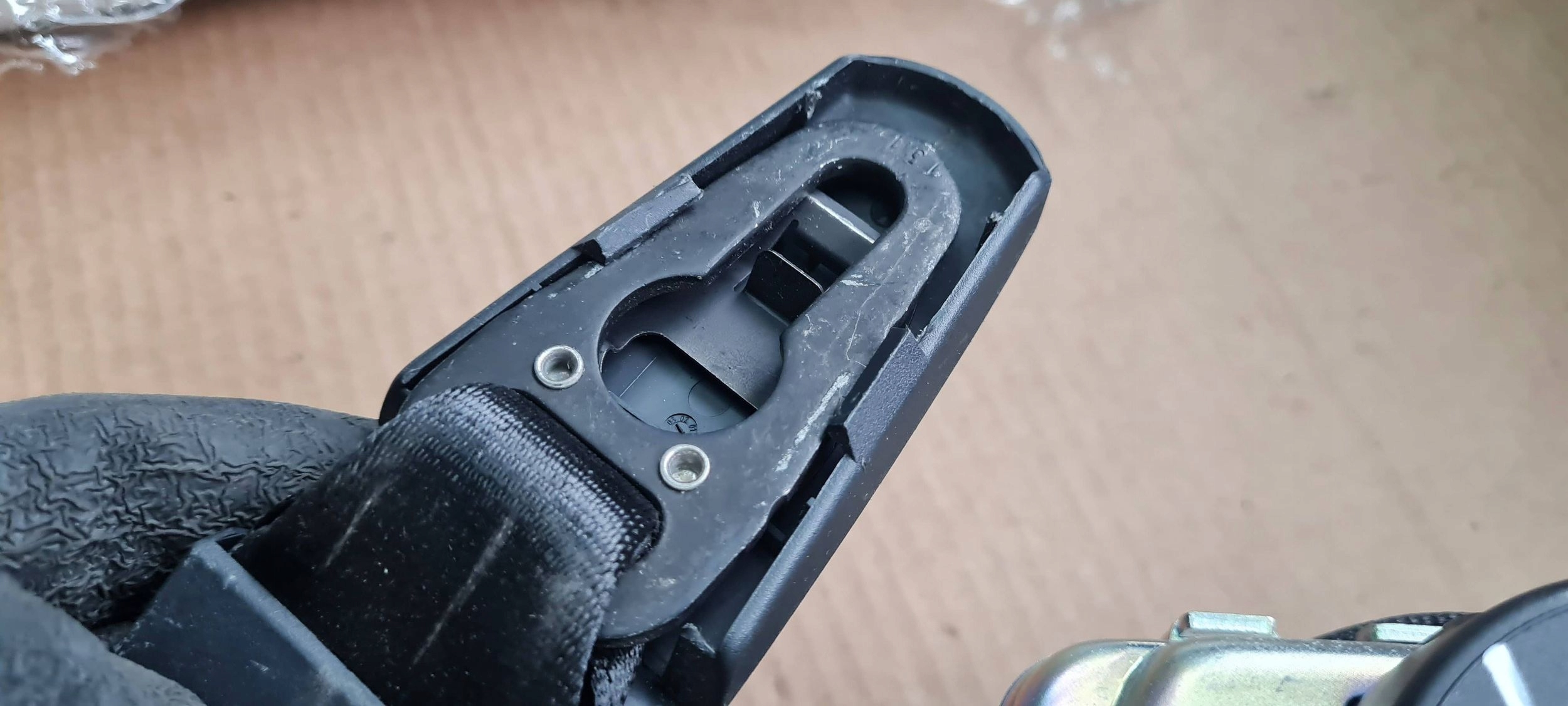 A4 B9 8W tension belt safety left front 8W0857705 V04 A5 8W