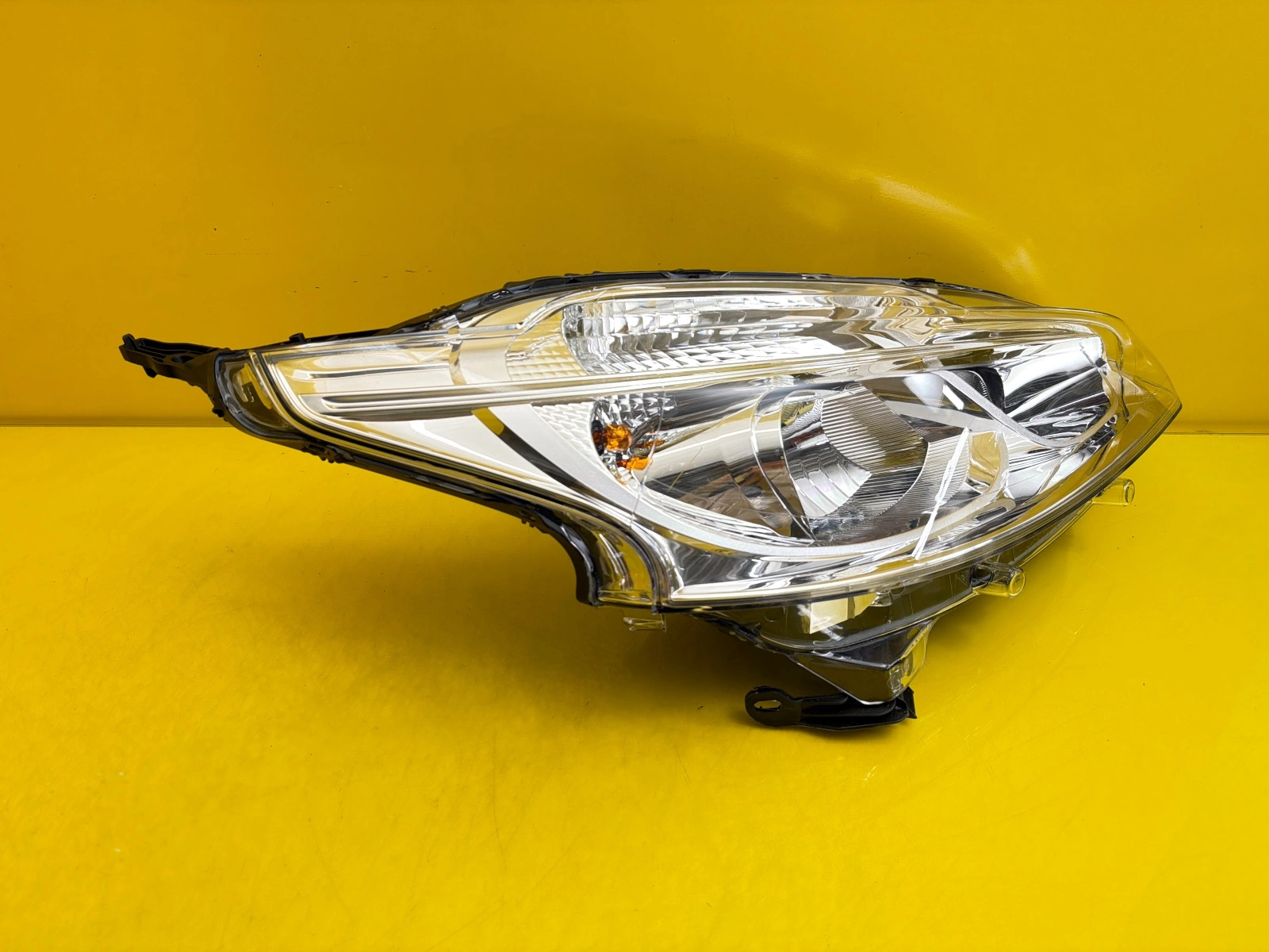 light right front Peugeot 208 and 2012- H7 1685351480