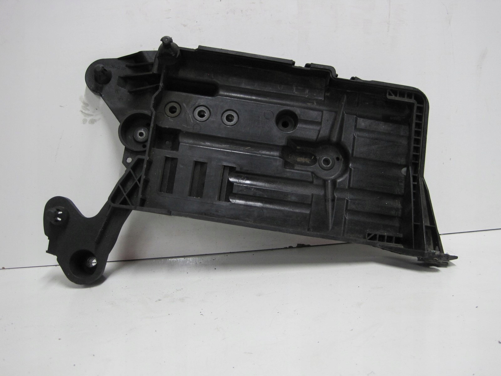 Podstawa akumulatora VW 5Q0915321J 5Q0915331K