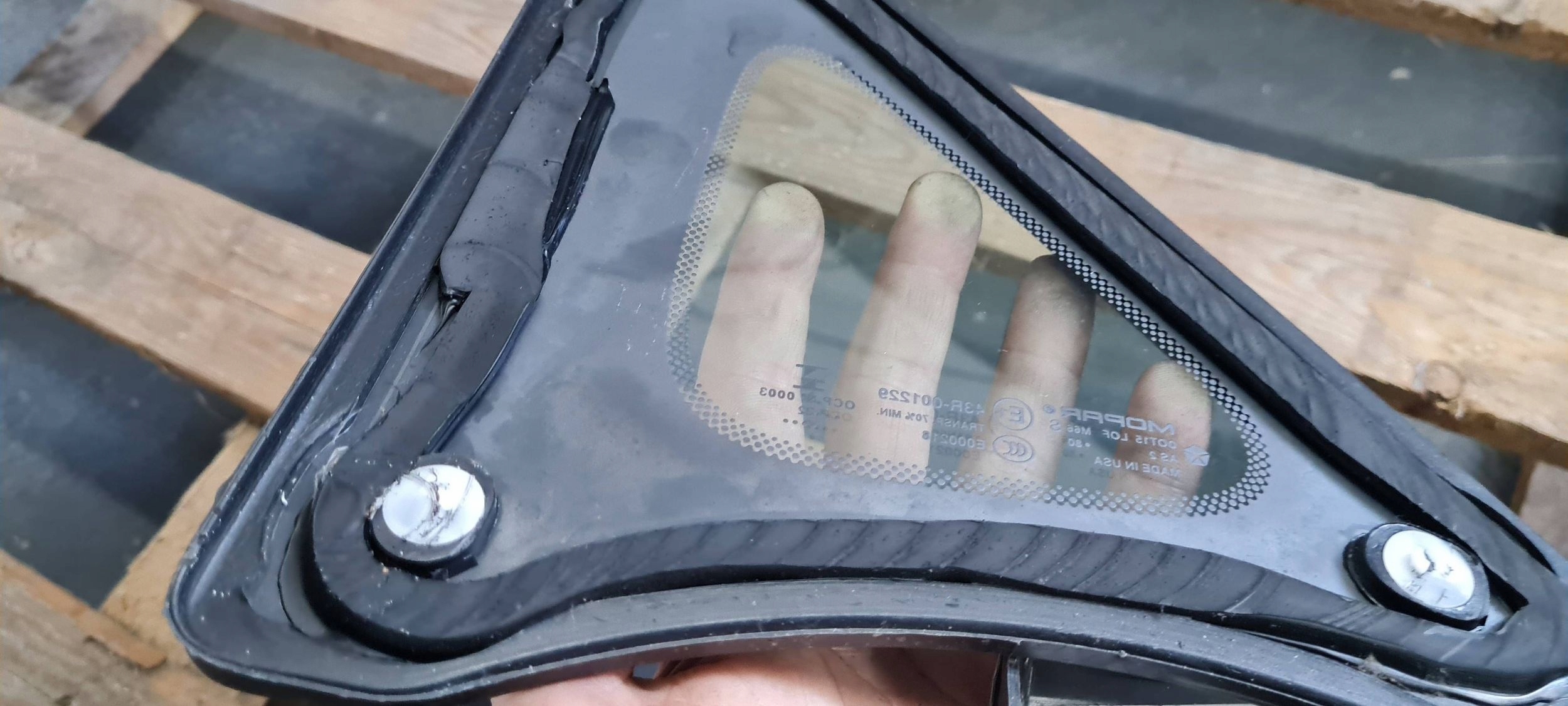 Chrysler Pacifica 2022 window bodywork TROJKATNA left left front 22R