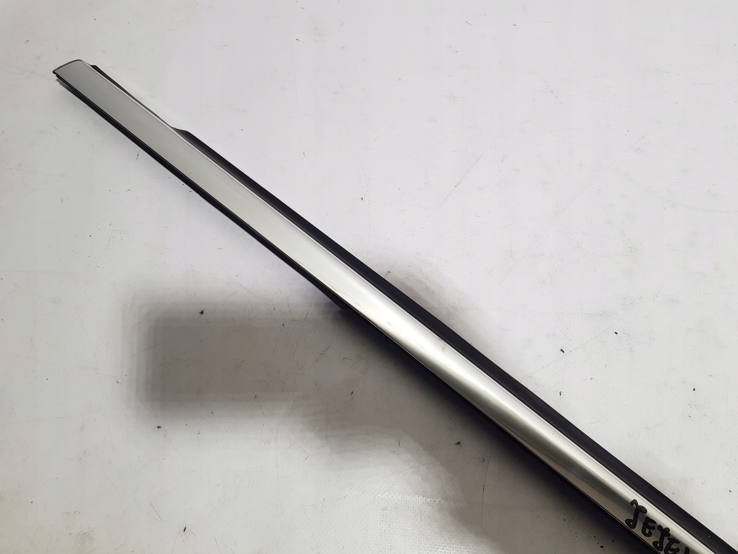 moulding door left rear part dust CHROM MERCEDES W251 LONG