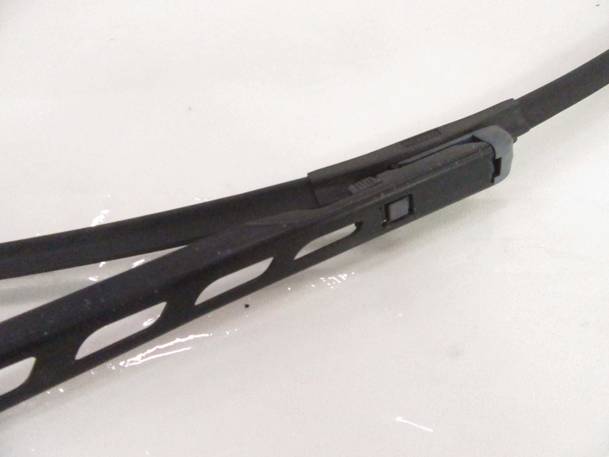 wiper arm left front BMW e60 e61 sedan KOMBI EUROPA