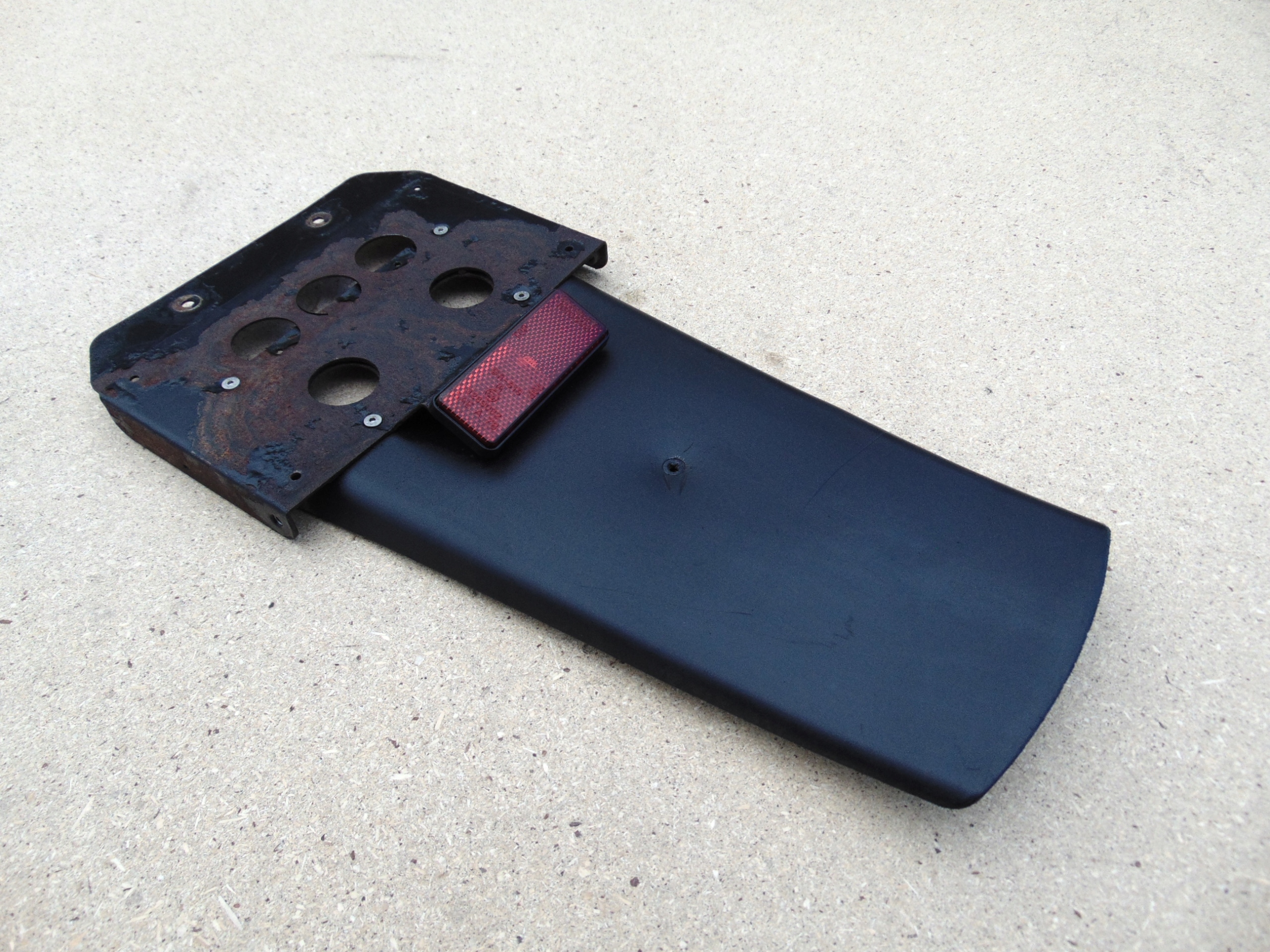 YAMAHA FJR 1300 06-12 BŁOTNIK TYŁ MOCOWANIE