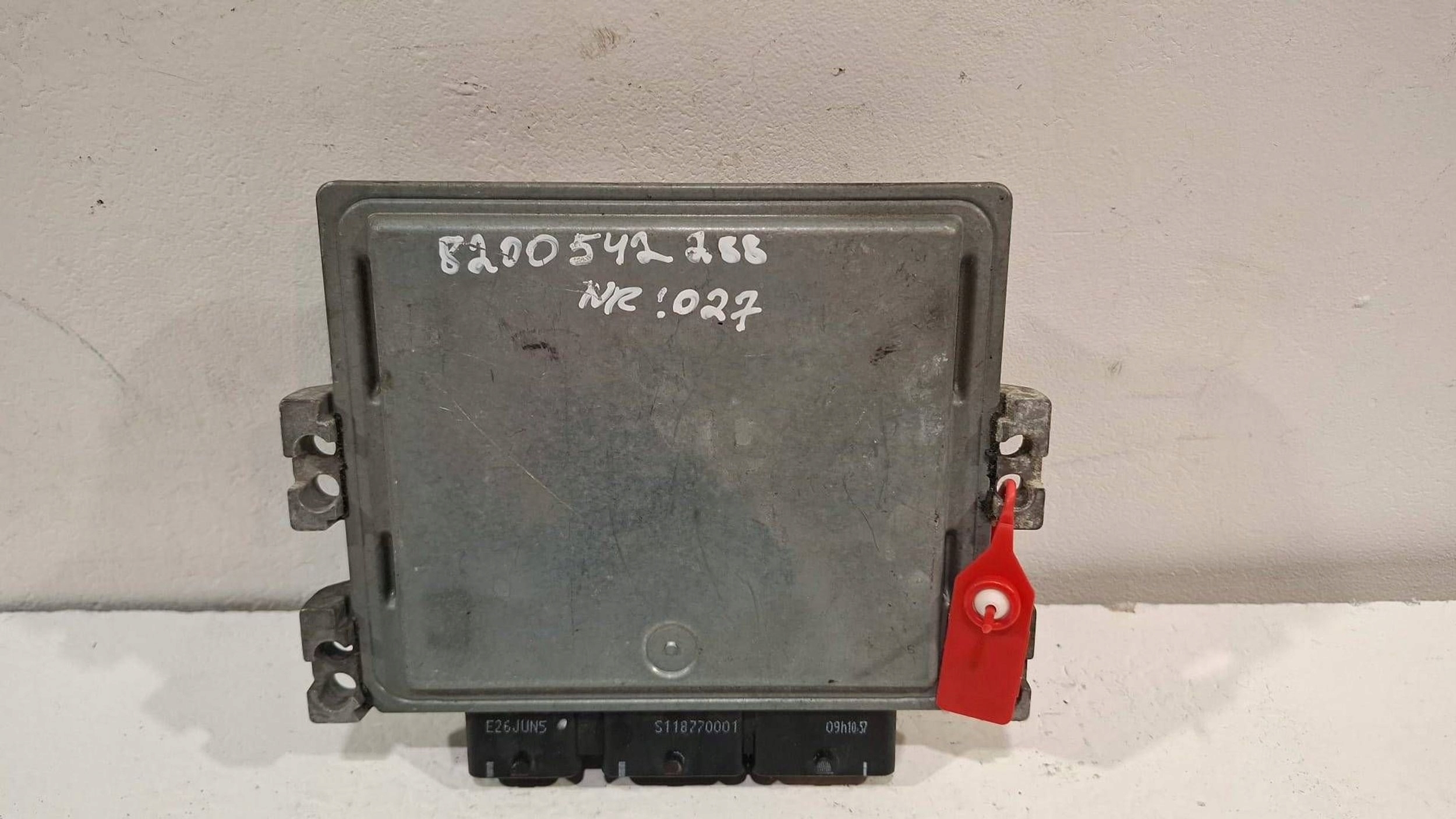 control unit of the engine computer 8200542288 Renault 1.5 DCI