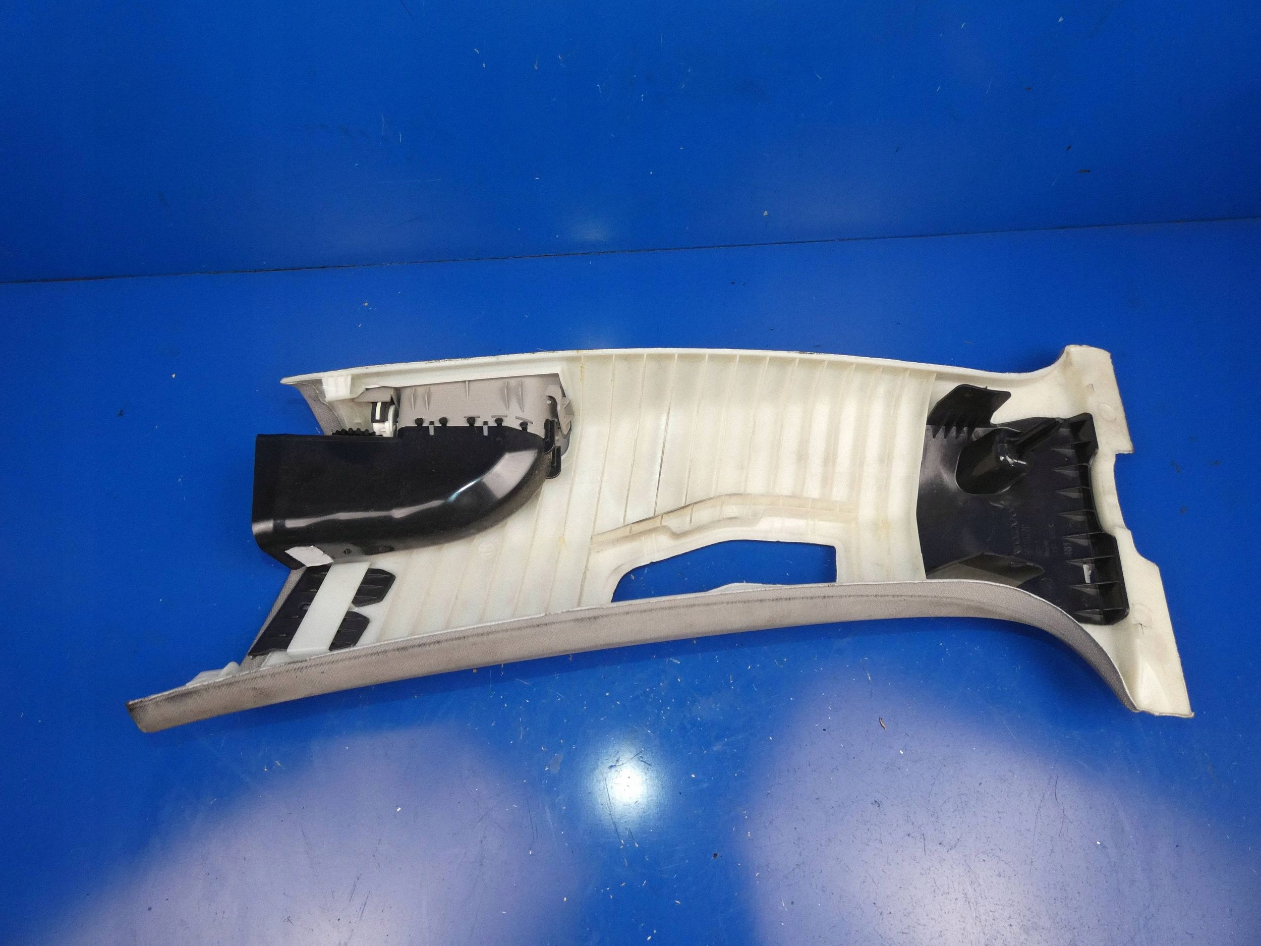 VOLVO XC60 und Blende Abdeckung SLUPKA rechts - graue