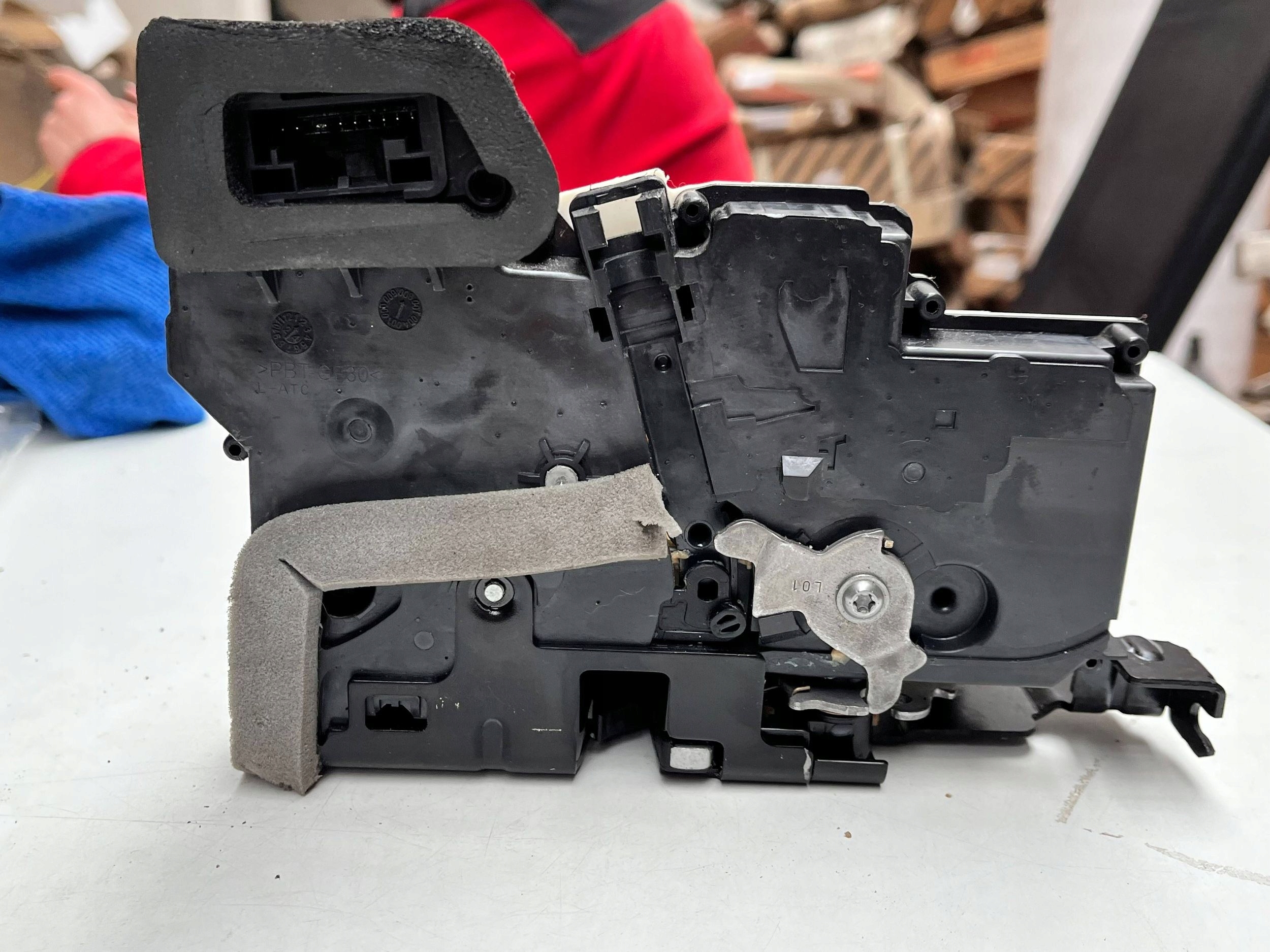AUDI A6 C8 lock door left rear part 4K0839015R !J