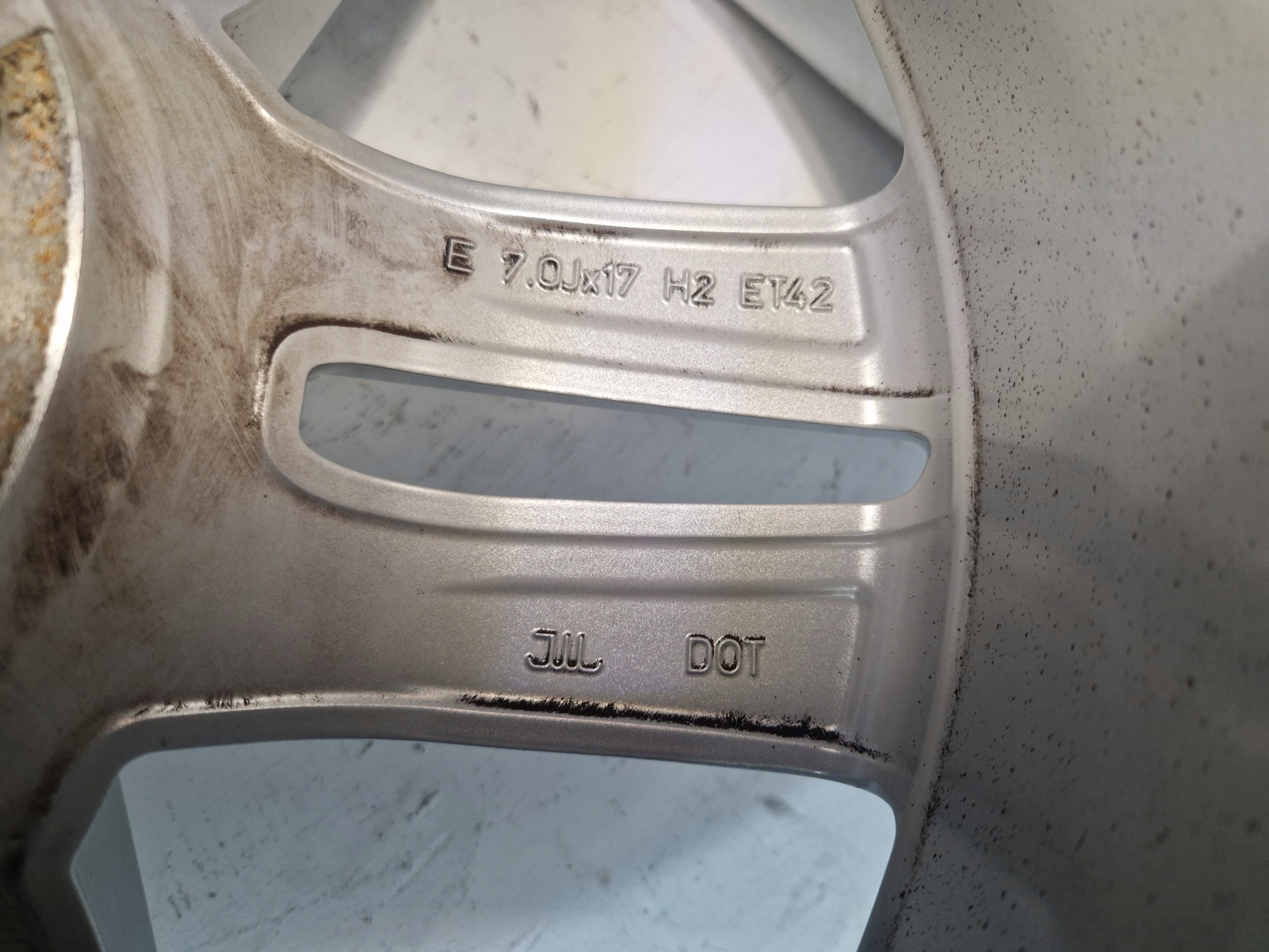 * disk hliníkový Audi 8W0601025P 7.0" x 17" 5x112 ET 42