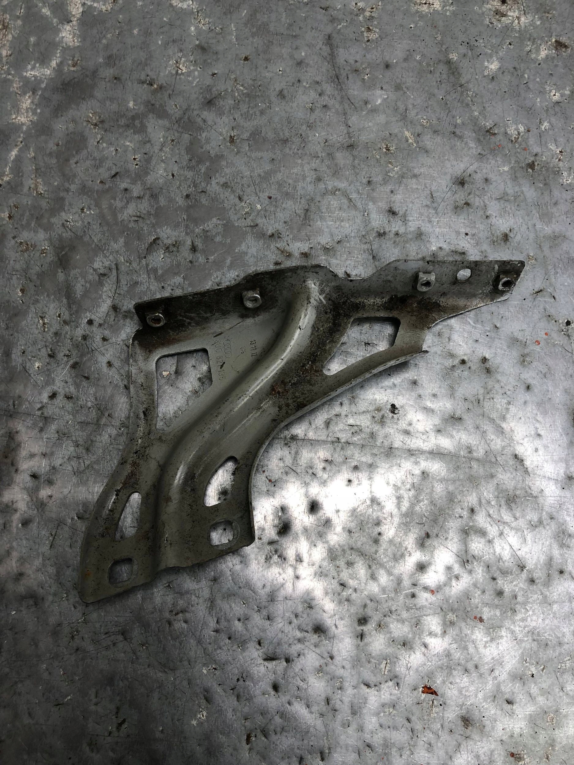 Console Aile Gauche Avant AUDI Q3 8U 8U0821135