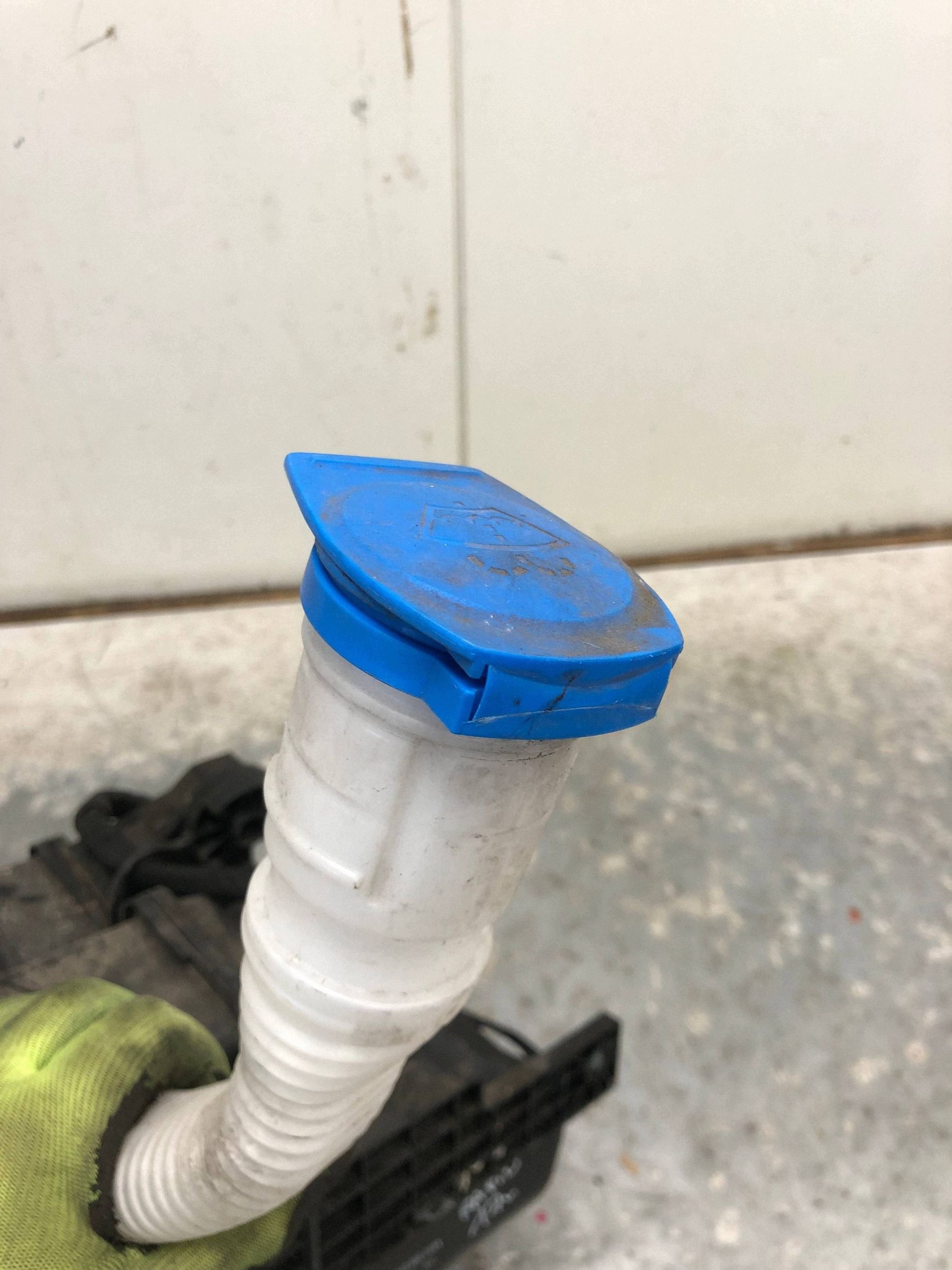 washer fluid tank SKODA RAPID 6V0955449A