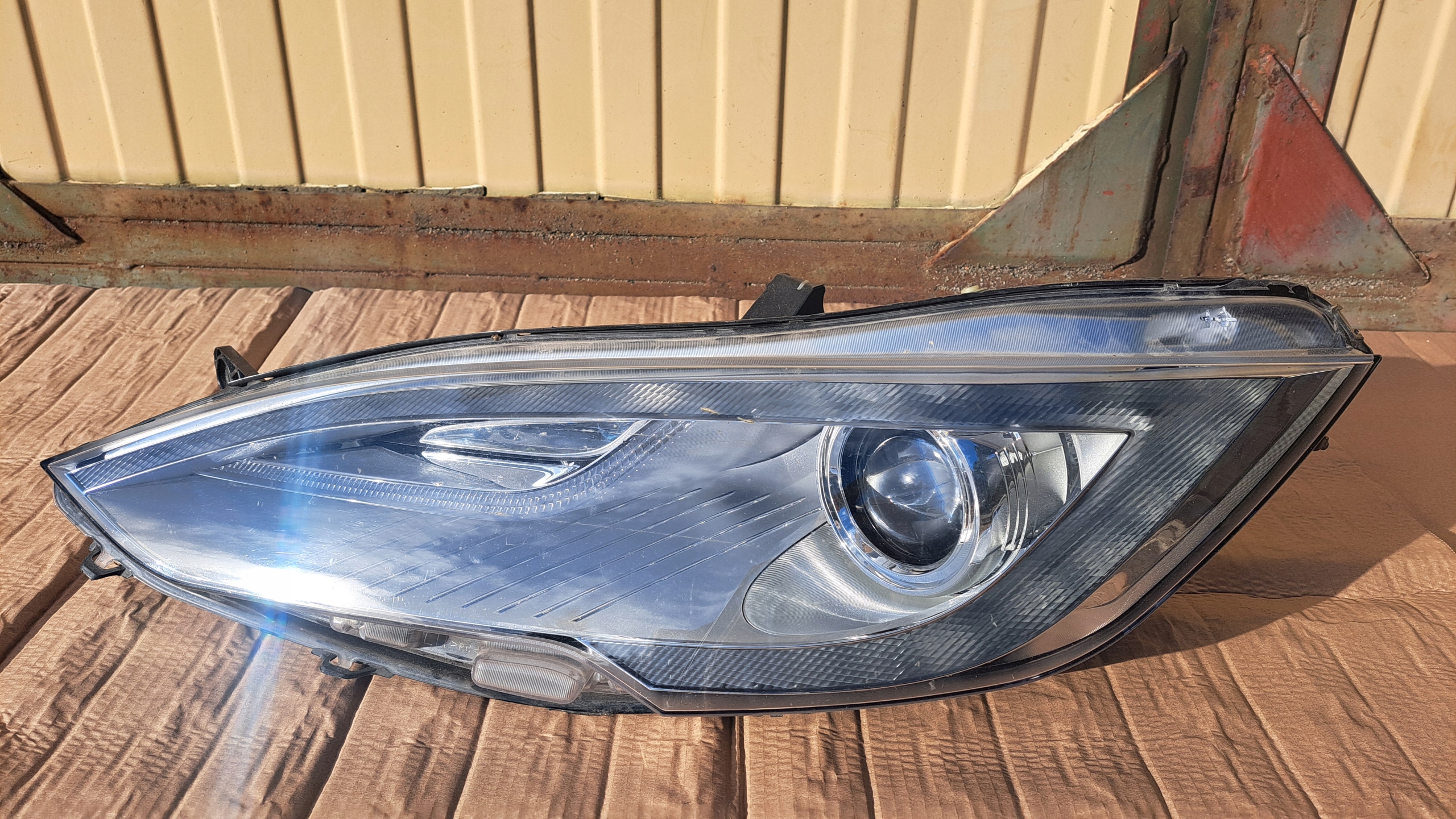 TESLA S - ФАРА ЛІВА КСЕНОН ЄВРОПА