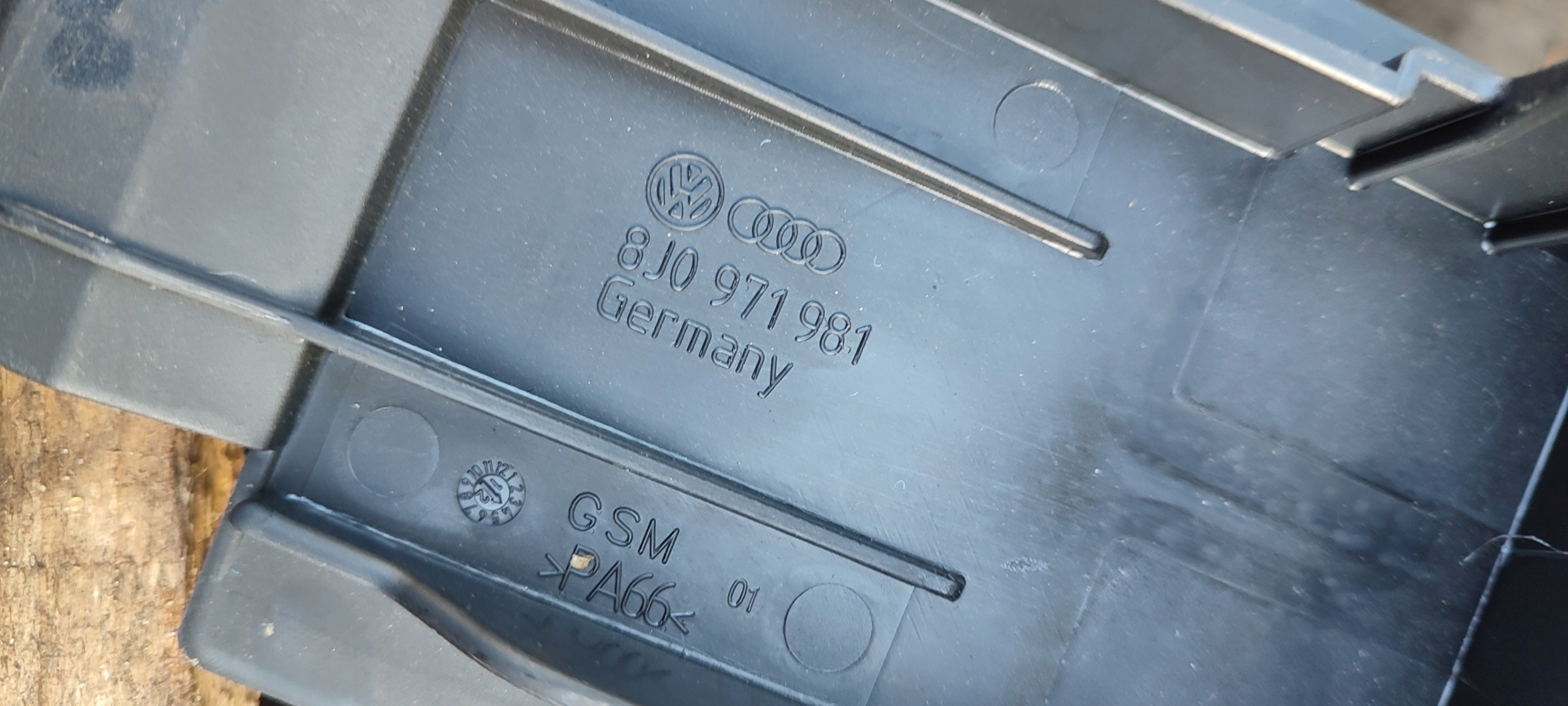 Abdeckung des Sicherungskastens Audi A5 8T 8J0971981