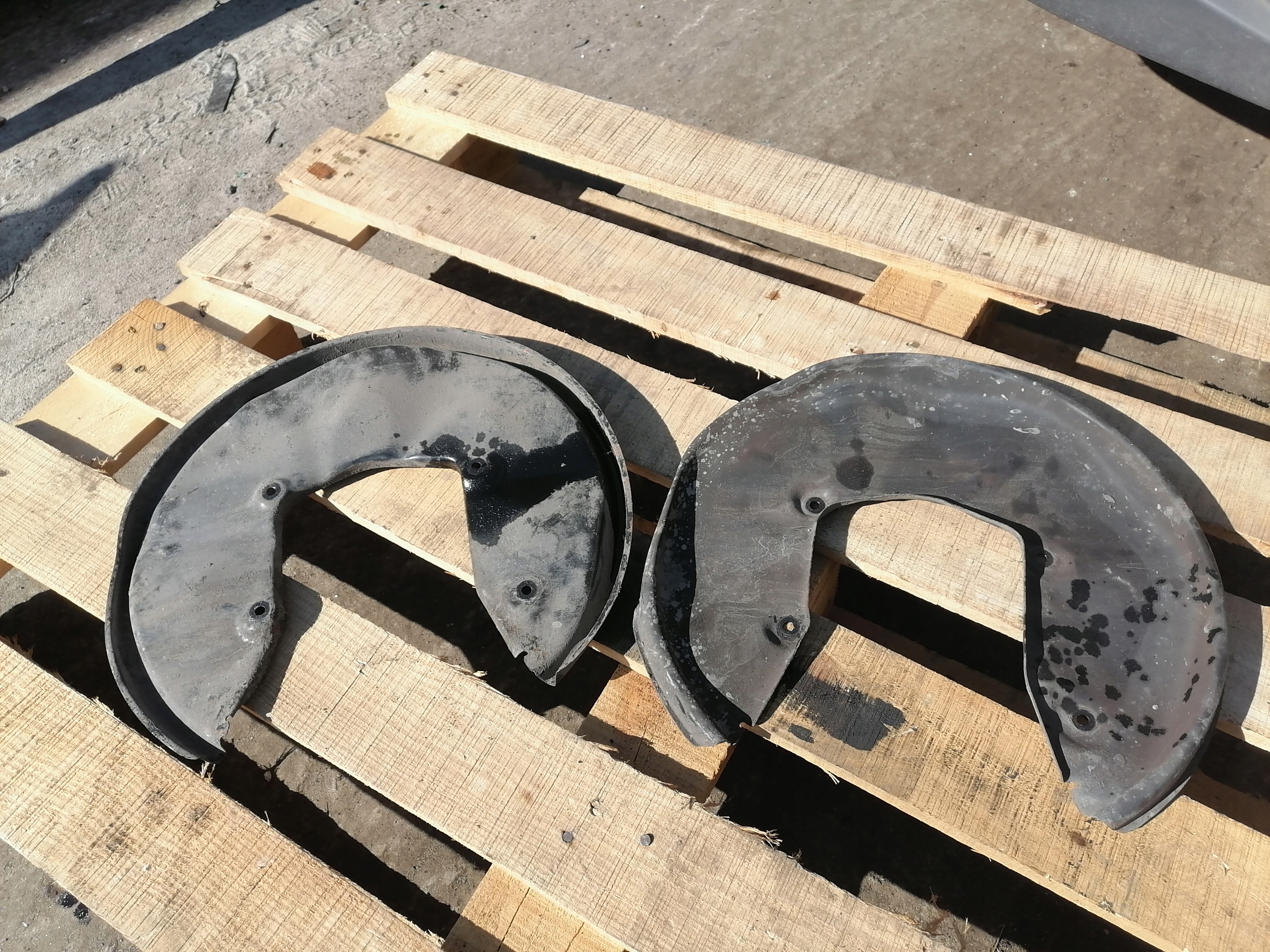 Blende Abdeckung TARCZY HAMULCOWEJ links oder rechts heck A6 C6