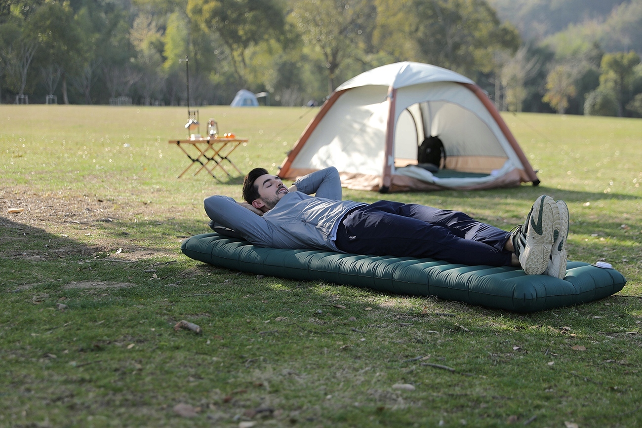 MATERAC DMUCHANY z pompką samopompującą AEROGOGO Długość 200 cm