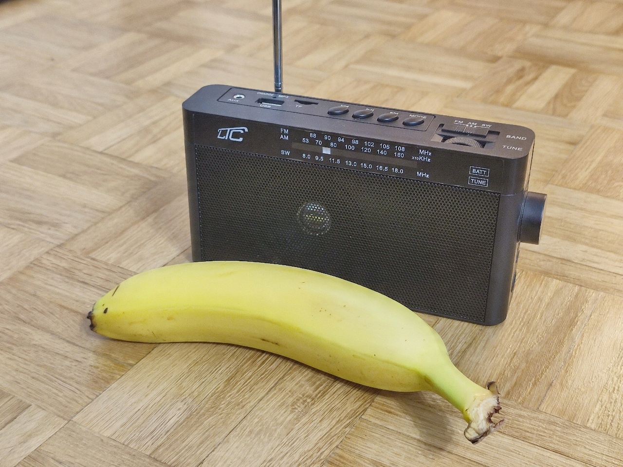 РАДІО КУЧЕННЕ BLUETOOTH USB FM GARAŻOWE SD BATERI Сумісний носій даних USB накопичувач SD карта пам'яті