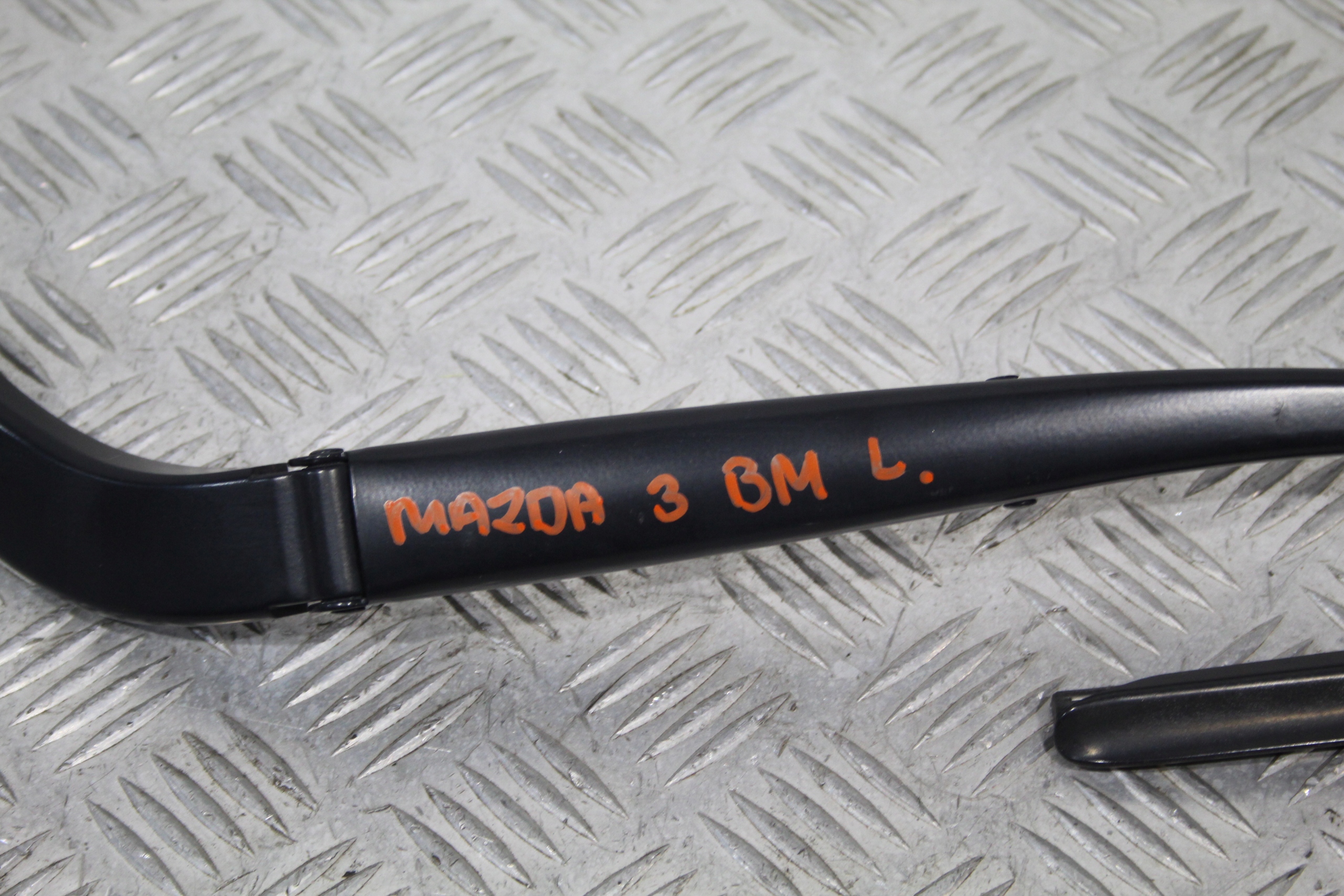 wiper arm left MAZDA 3 III BM