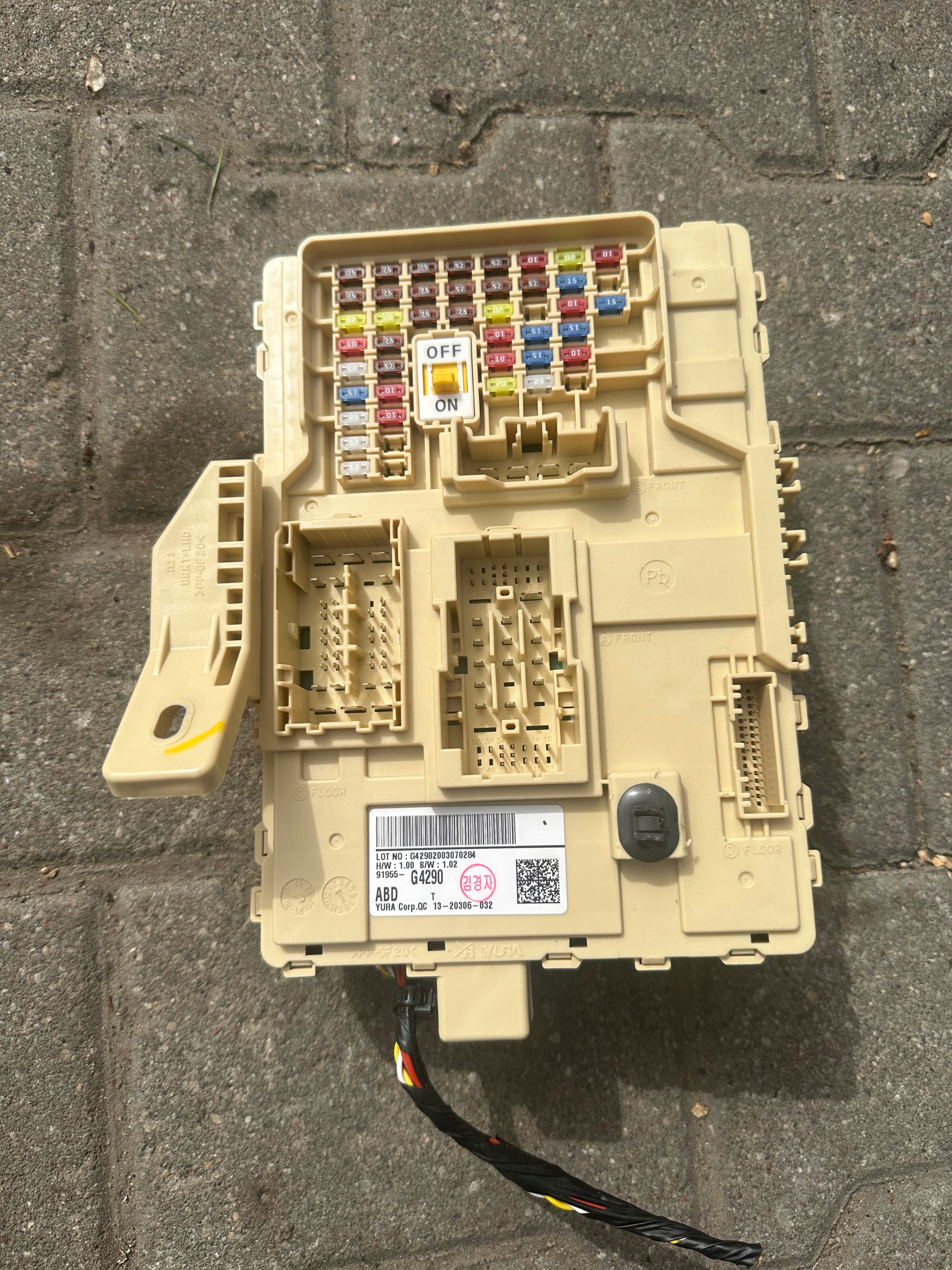 KIA HYUNDAI SKRZYNKA BEZPIECZNIKÓW 91955-G4290