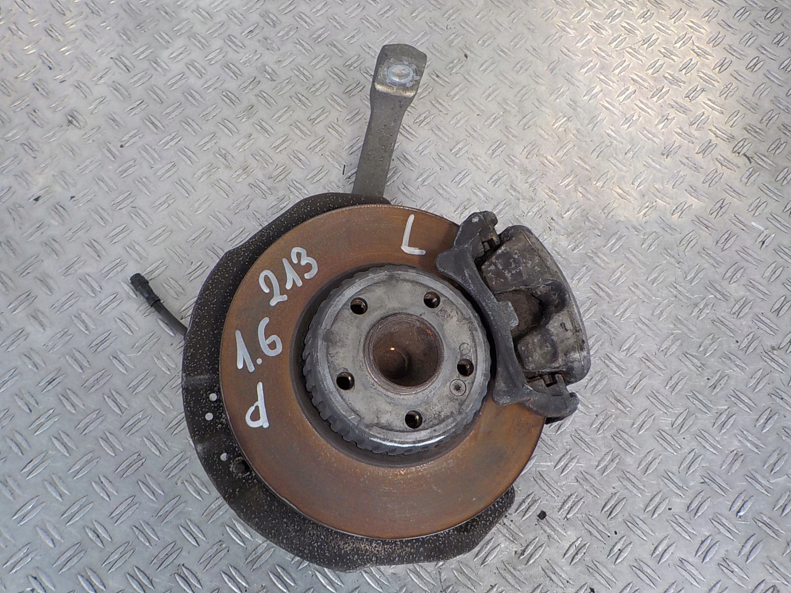 E KLASA W213 1.6 ZWROTNICA PIASTA PRZÓD LEWA