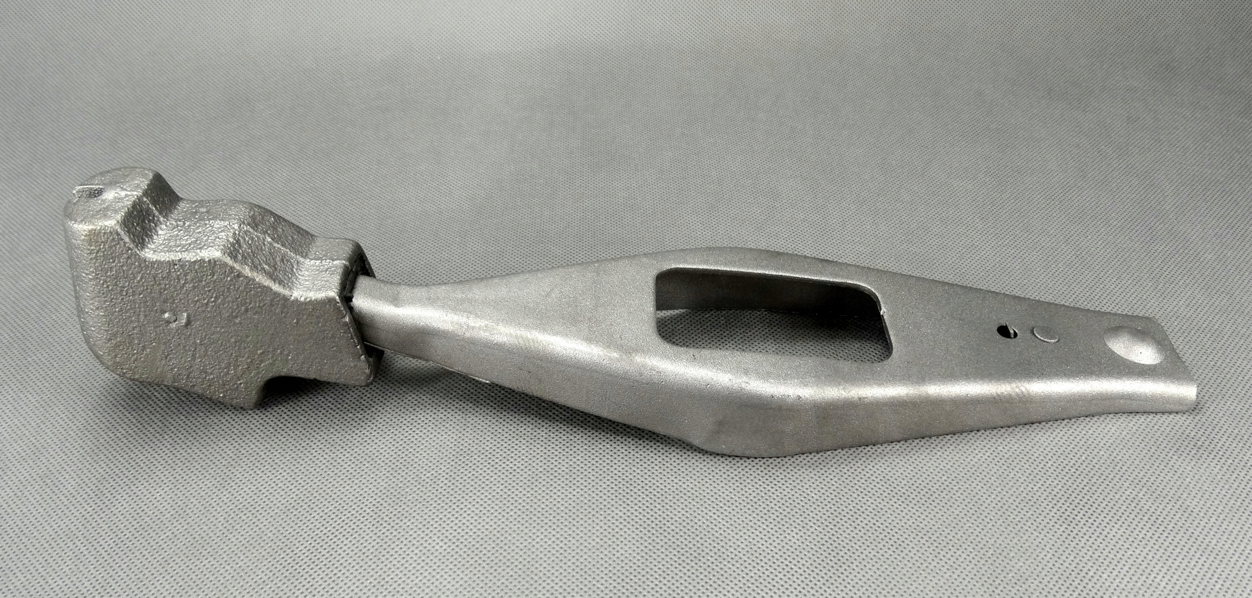 ŁAPA SPRZĘGŁA Z ODWAŻNIKIEM FORD TRANSIT 1995-2000 Producent części BSG