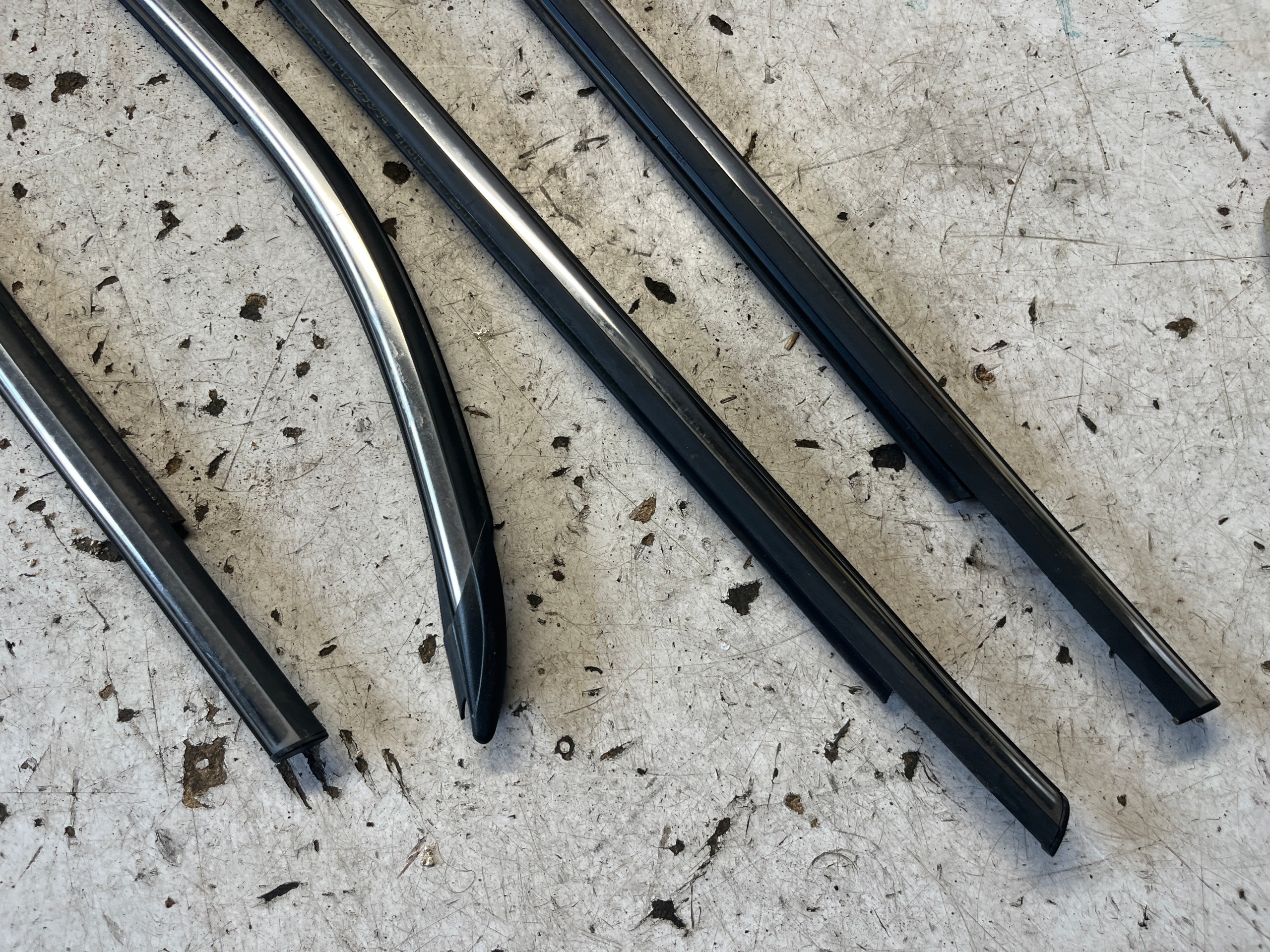 OPEL CORSA E moulding dust door left front left CHROM 1 SZTUKA