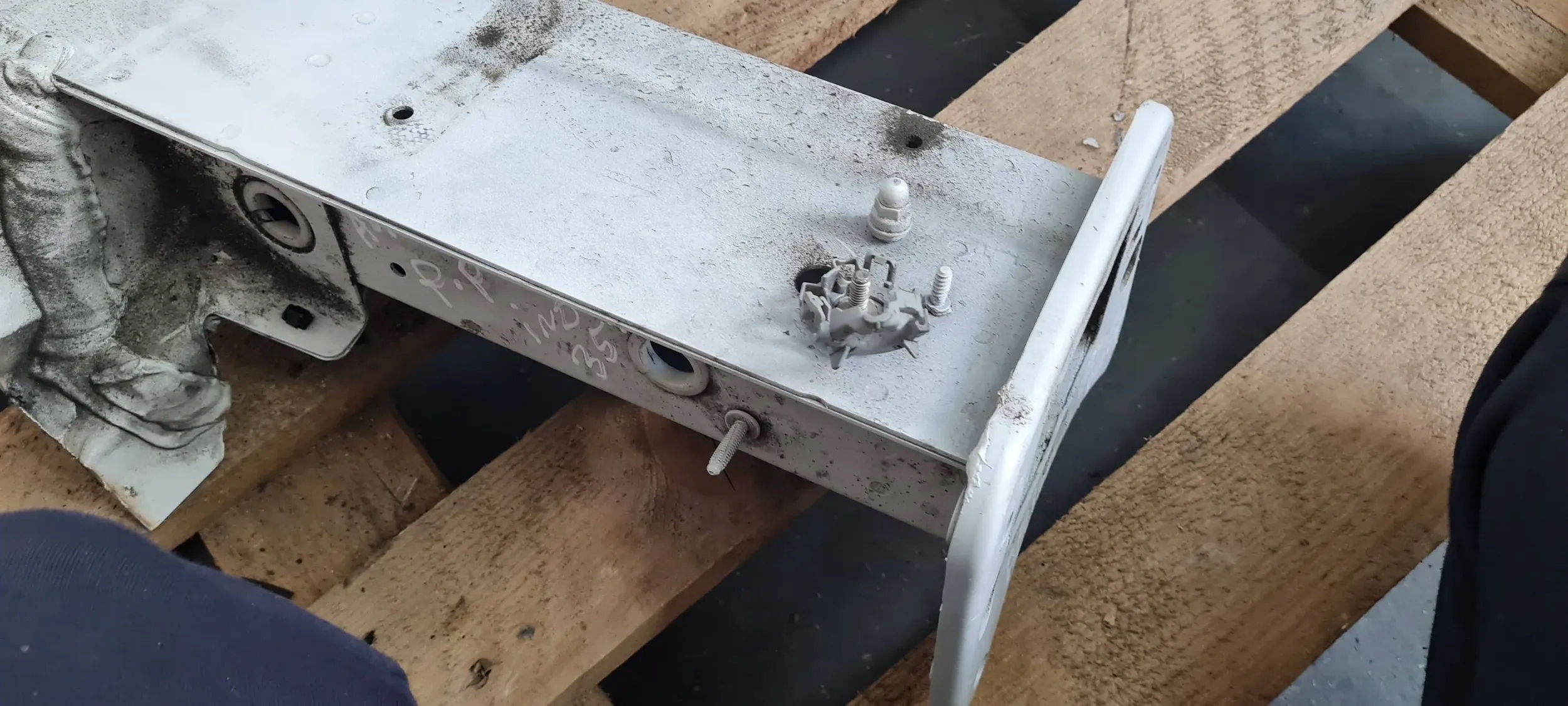 A4 B9 8W S4 quarter left left front LS9R A5 8W S5