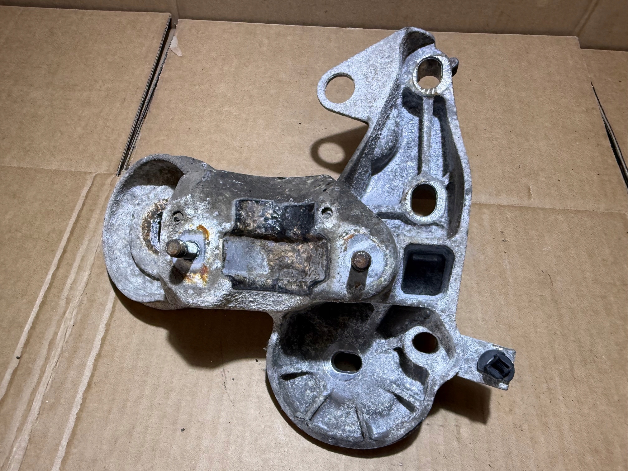 AUDI A6 C6 LIFT 2.0 TDI Support Support plaque Support moteur plaque montage fixation 4F0199352N