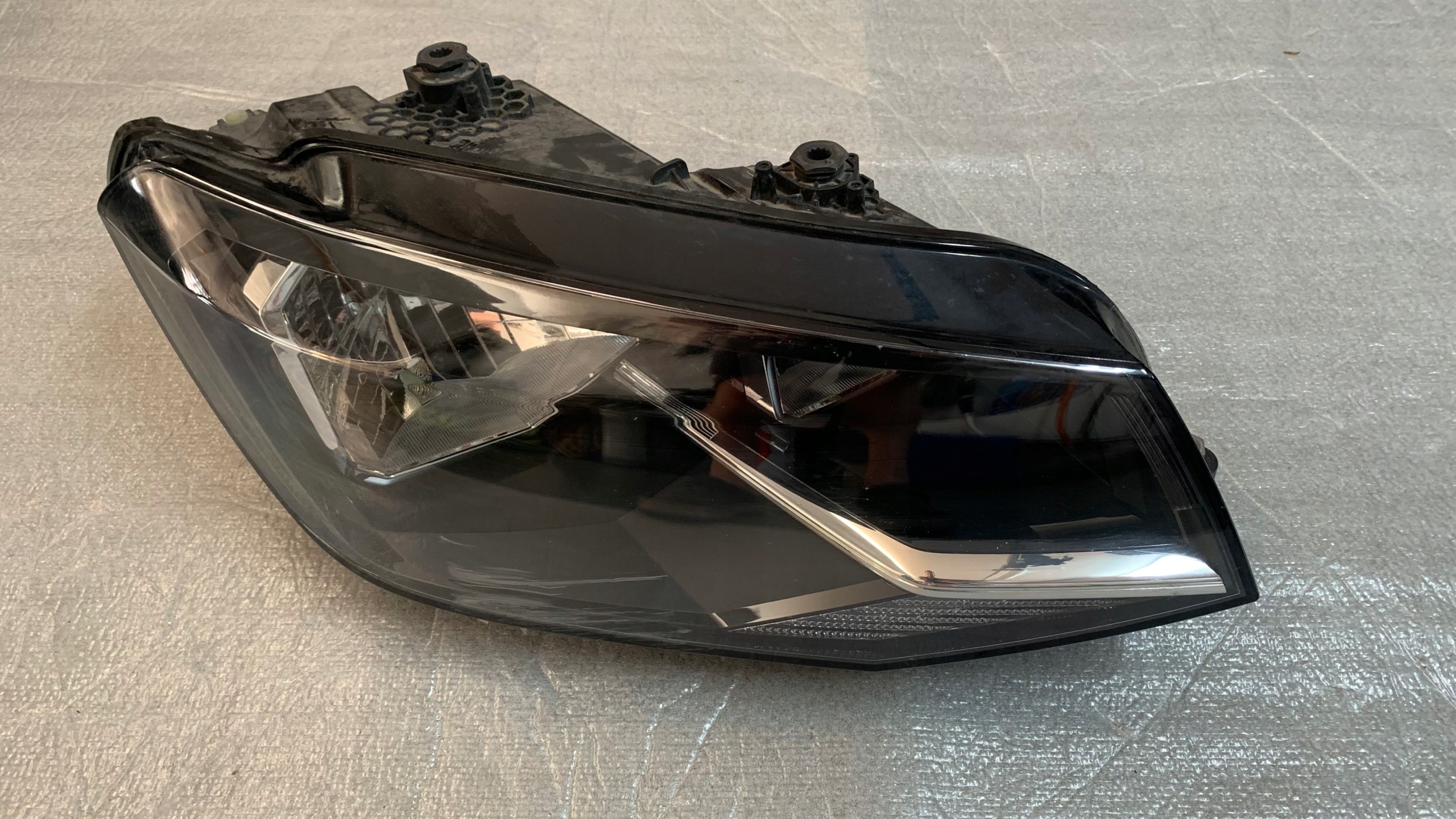 ФАРА ПРАВА ПЕРЕД ПЕРЕДНЯ VW CADDY 2K1k1941016b