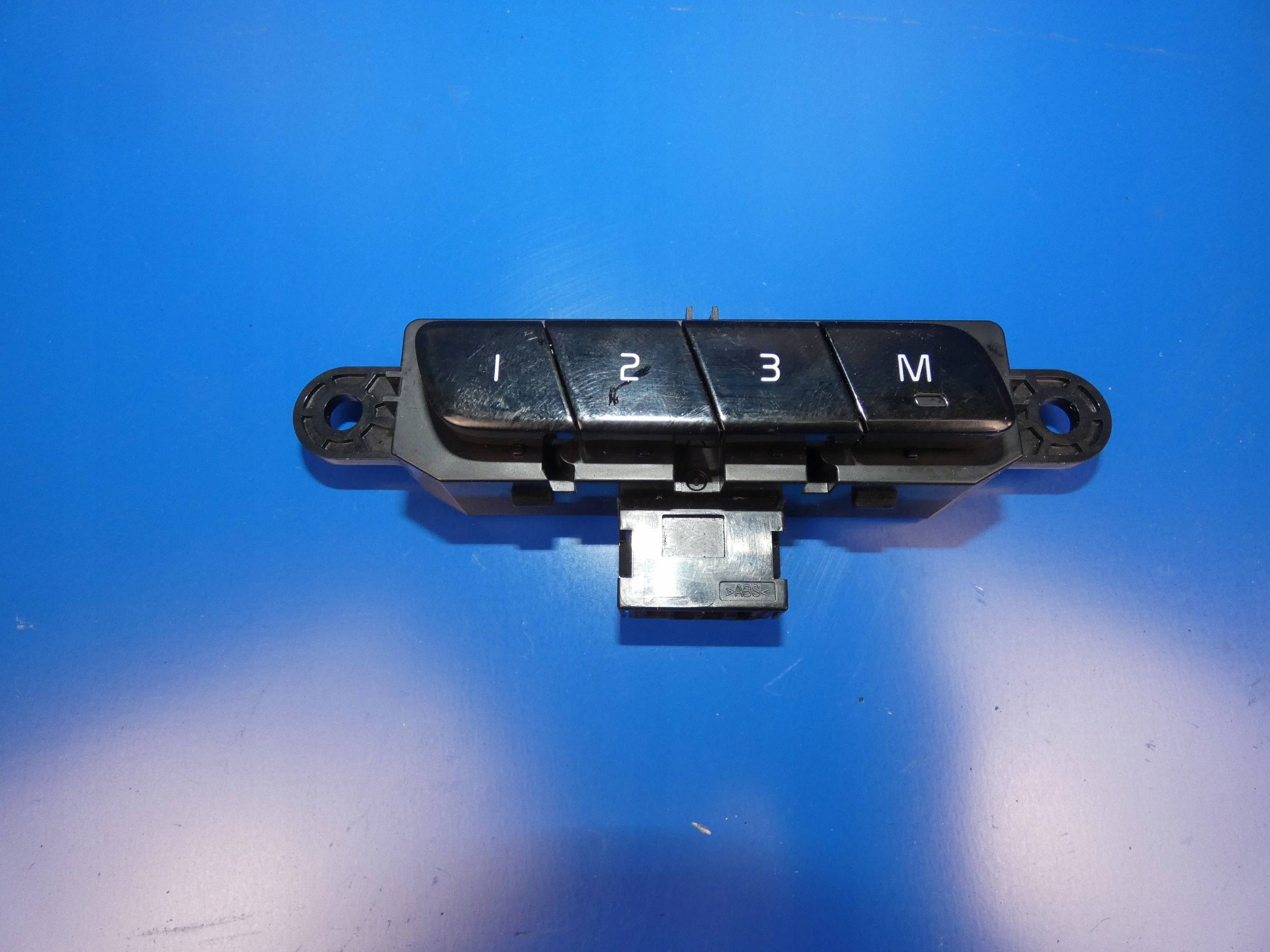 VOLVO XC90 II PRZYCISKI PAMIECI seat right front