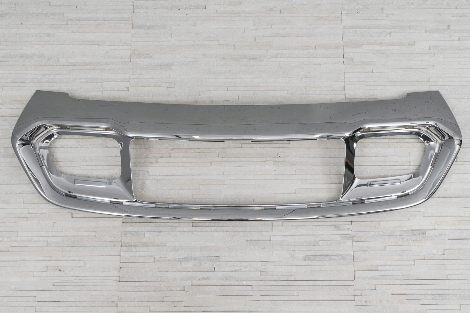 JEEP GRAND CHEROKEE WK2 17-21 RAMKA ZDERZAKA CHROM 68310779AA EAN (GTIN) 5905226085228