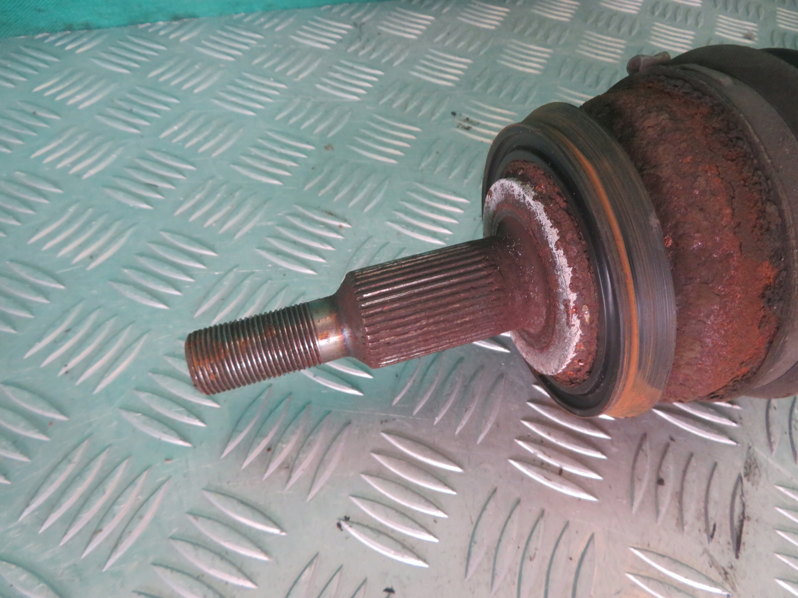 left semi-axis VW TRANSPORTER T5 2.0 12R 7E0407271H
