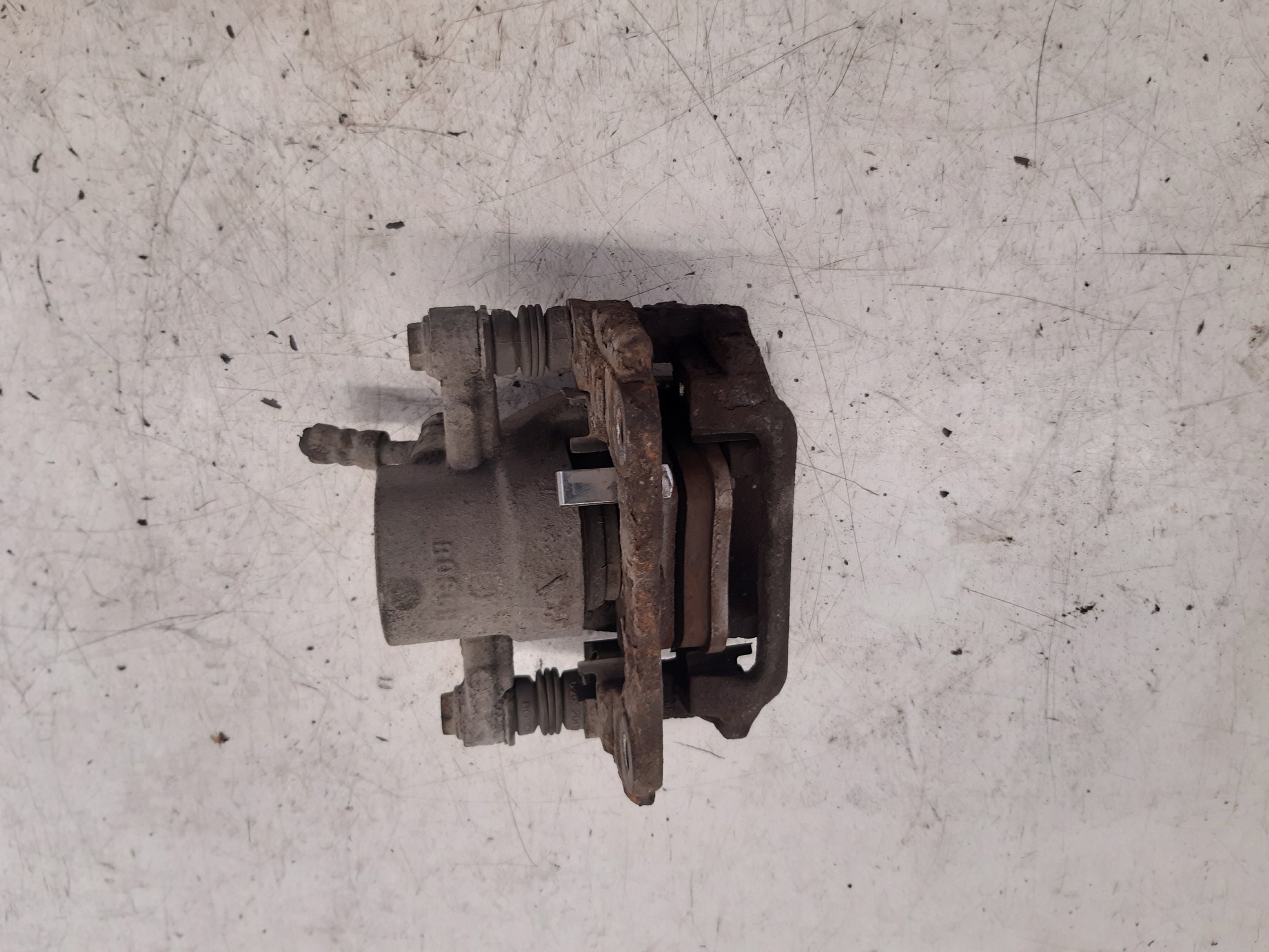 caliper left rear part Toyota Avensis T25