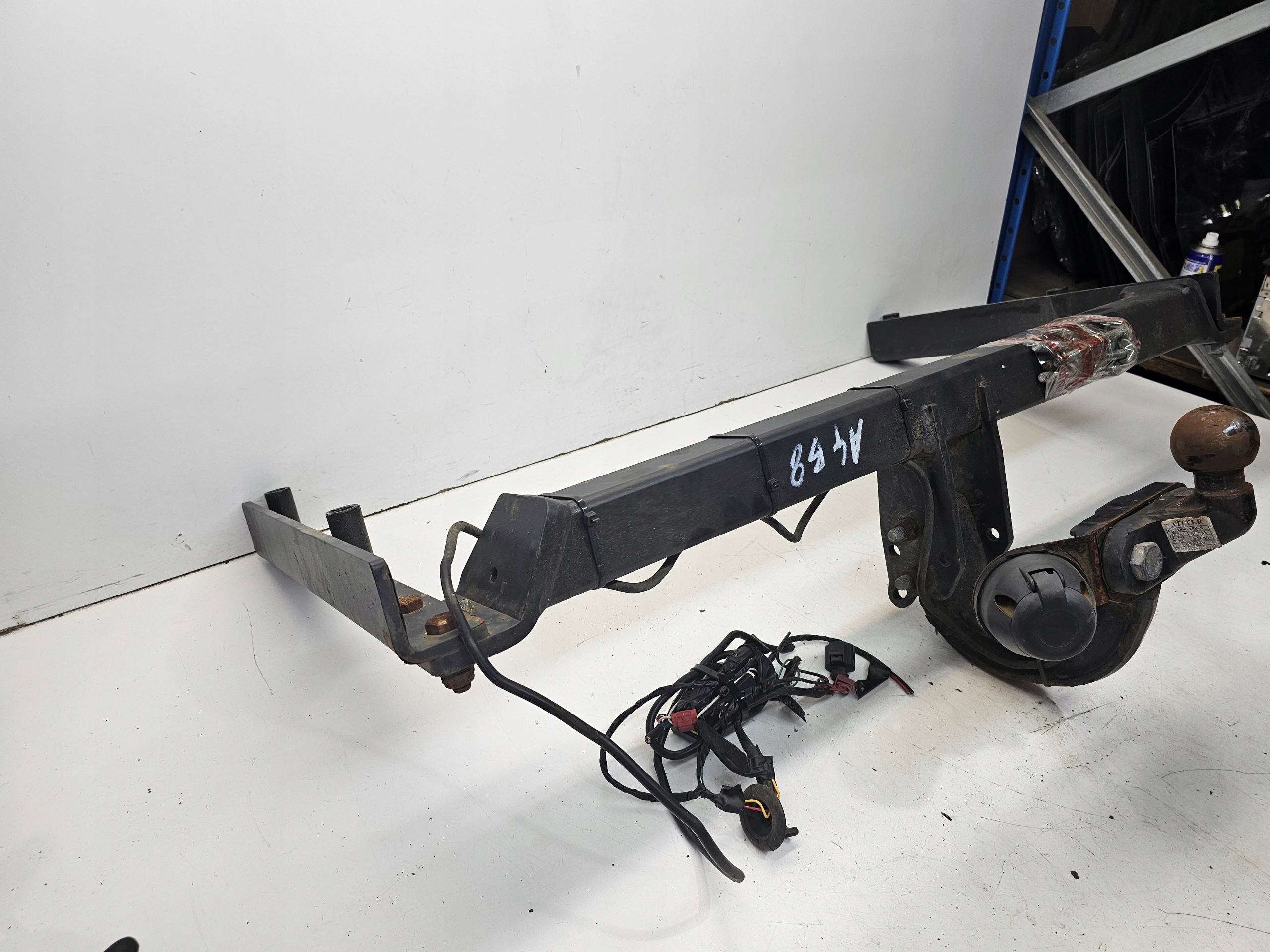 tow ODKRECANY AUDI A4 B8 A5 8T WITTER TOWBAR SYSTEM