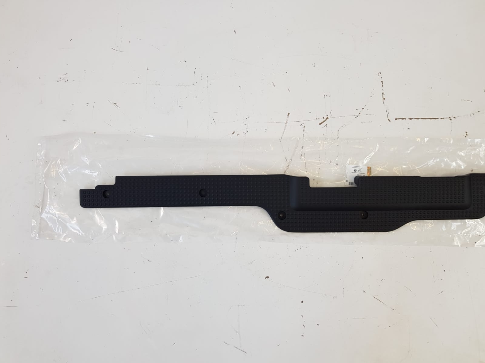 LISTWA PROGOWA POD DRZWI TRAFIC VIVARO PRIMASTAR Producent części Renault OE