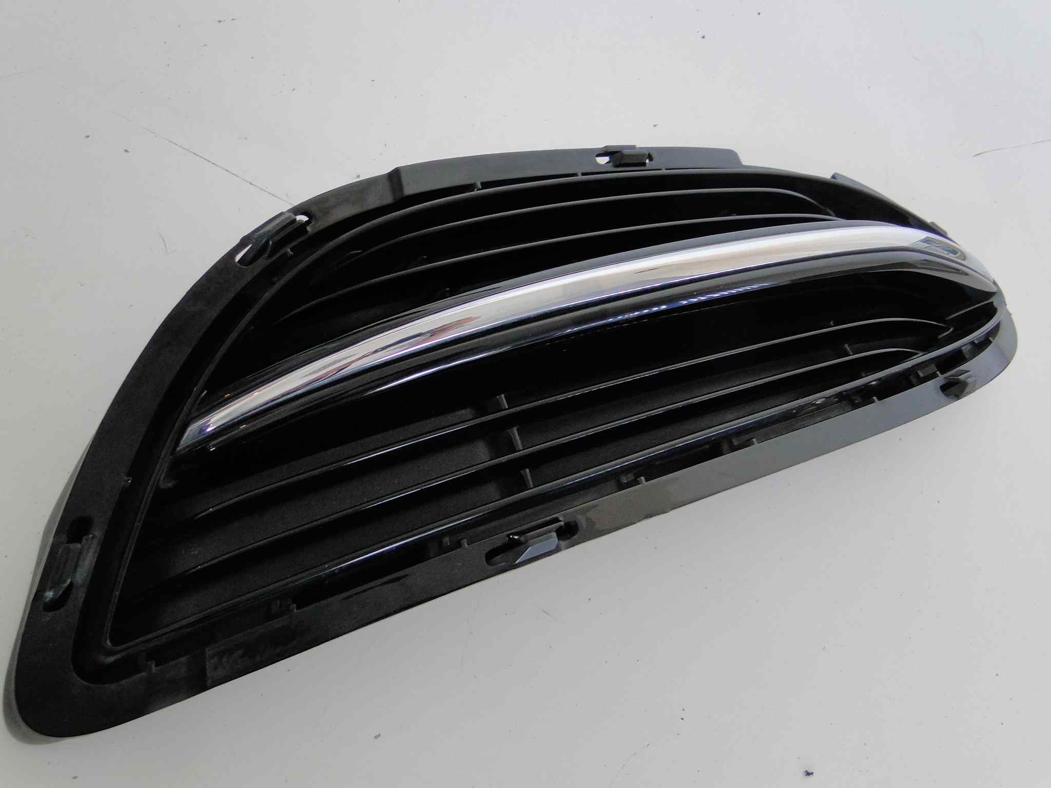 MERCEDES S KLASA W222 222 MAYBACH KRATKA PRAWA Jakość części (zgodnie z GVO) O - oryginał z logo producenta pojazdu (OE)