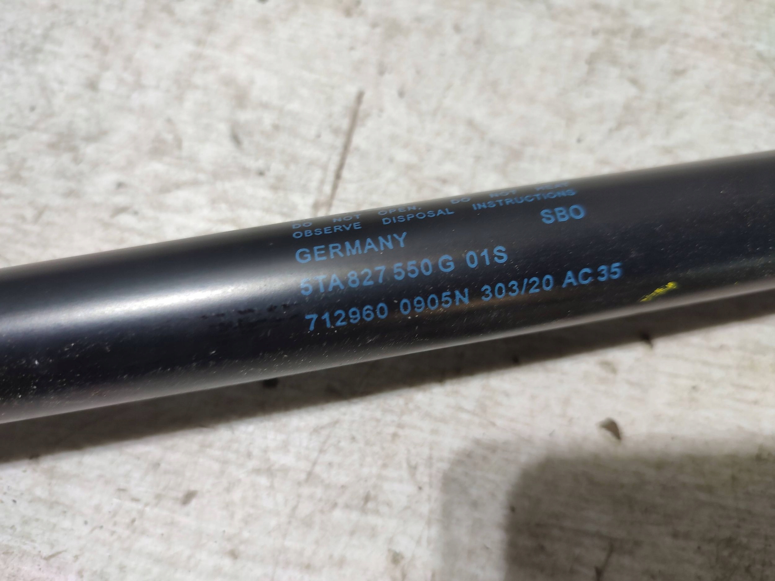 Volkswagen Touran III 2020 rear part side left damper bonnet