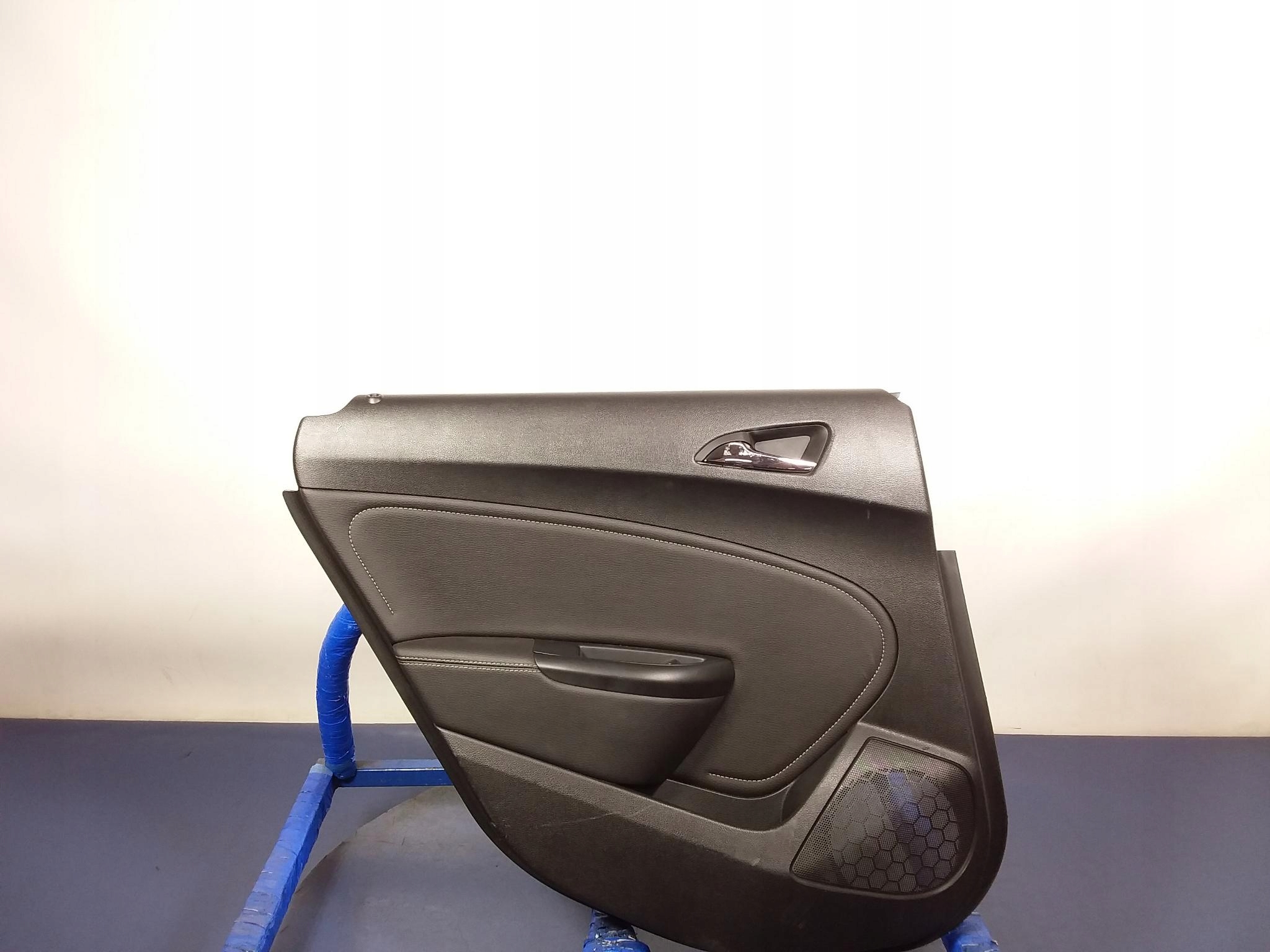 OPEL ASTRA J SEDAN TAPICERKA BOCZEK DRZWI TYŁ LEWY