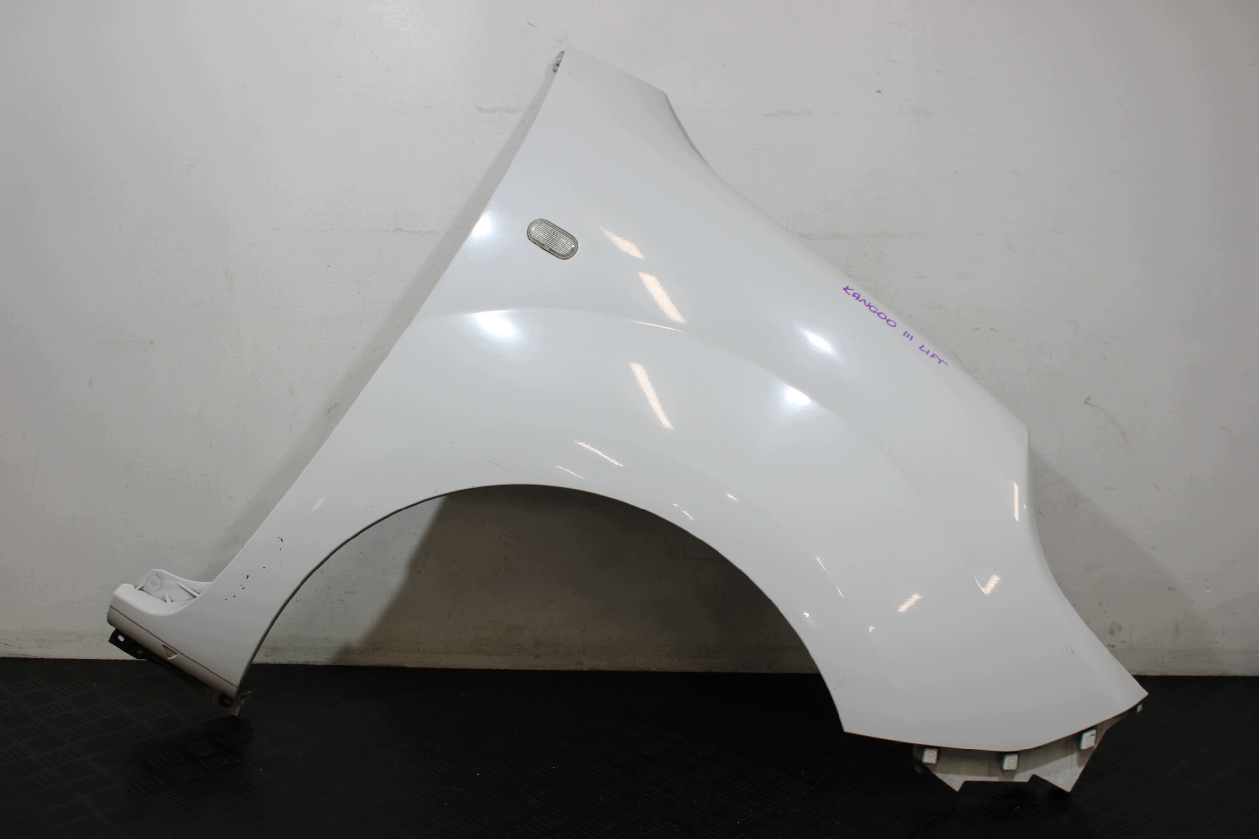 blatník pravý předek přední RENAULT KANGOO III 3 LIFT