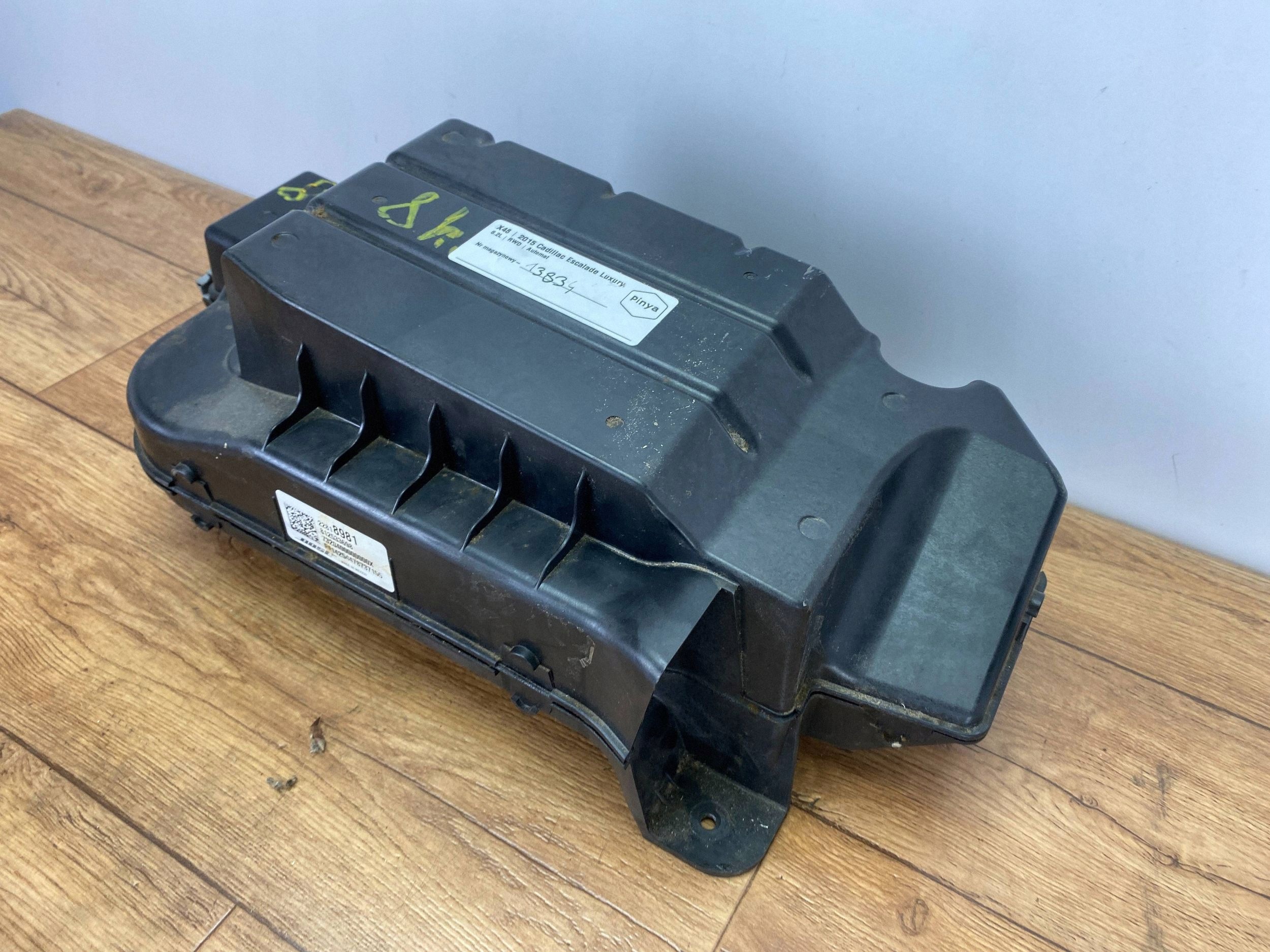 Subwoofer Cadillac Escalade IV 2015+