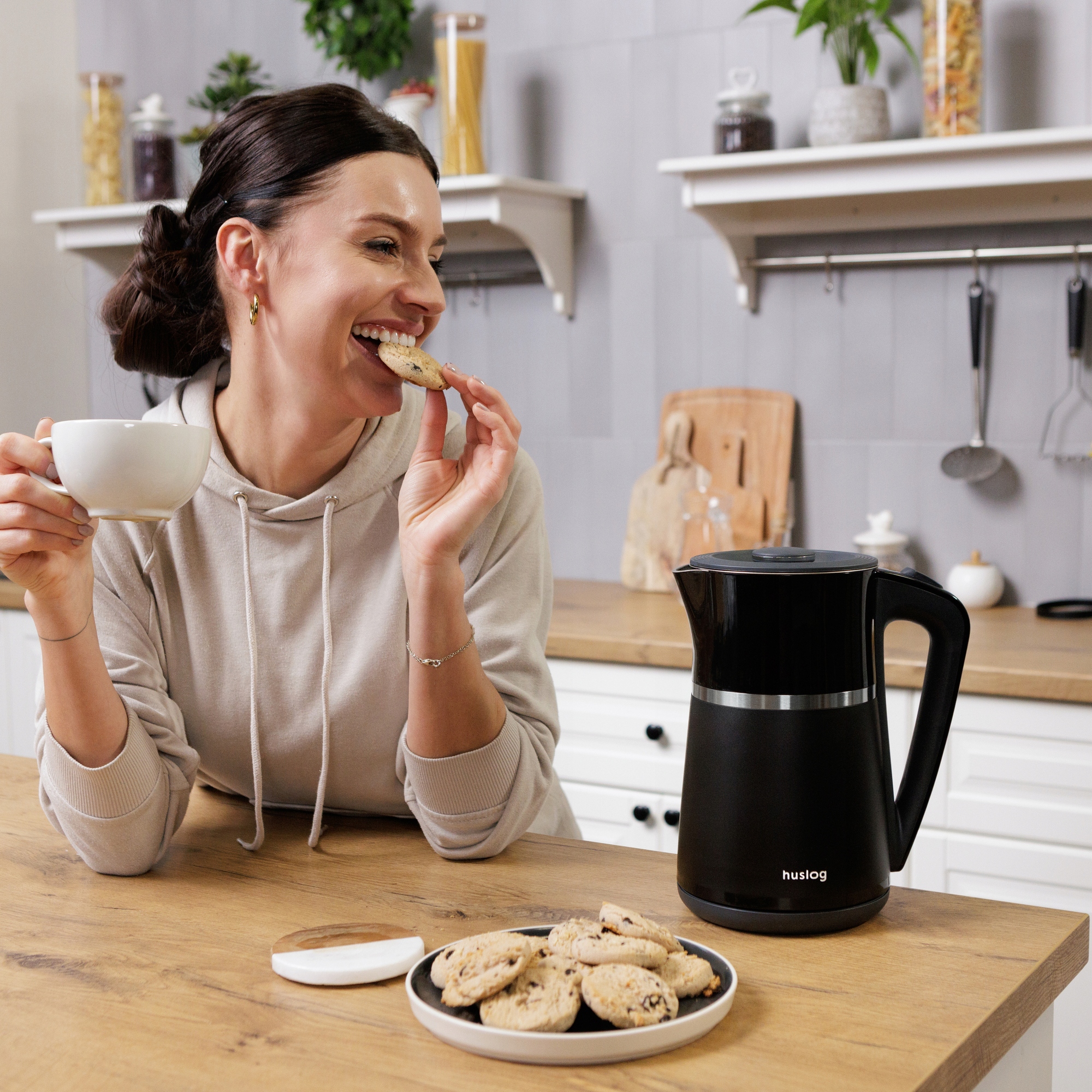 Czajnik elektryczny czarny 1,7L Huslog 2200W Moc 2200 W