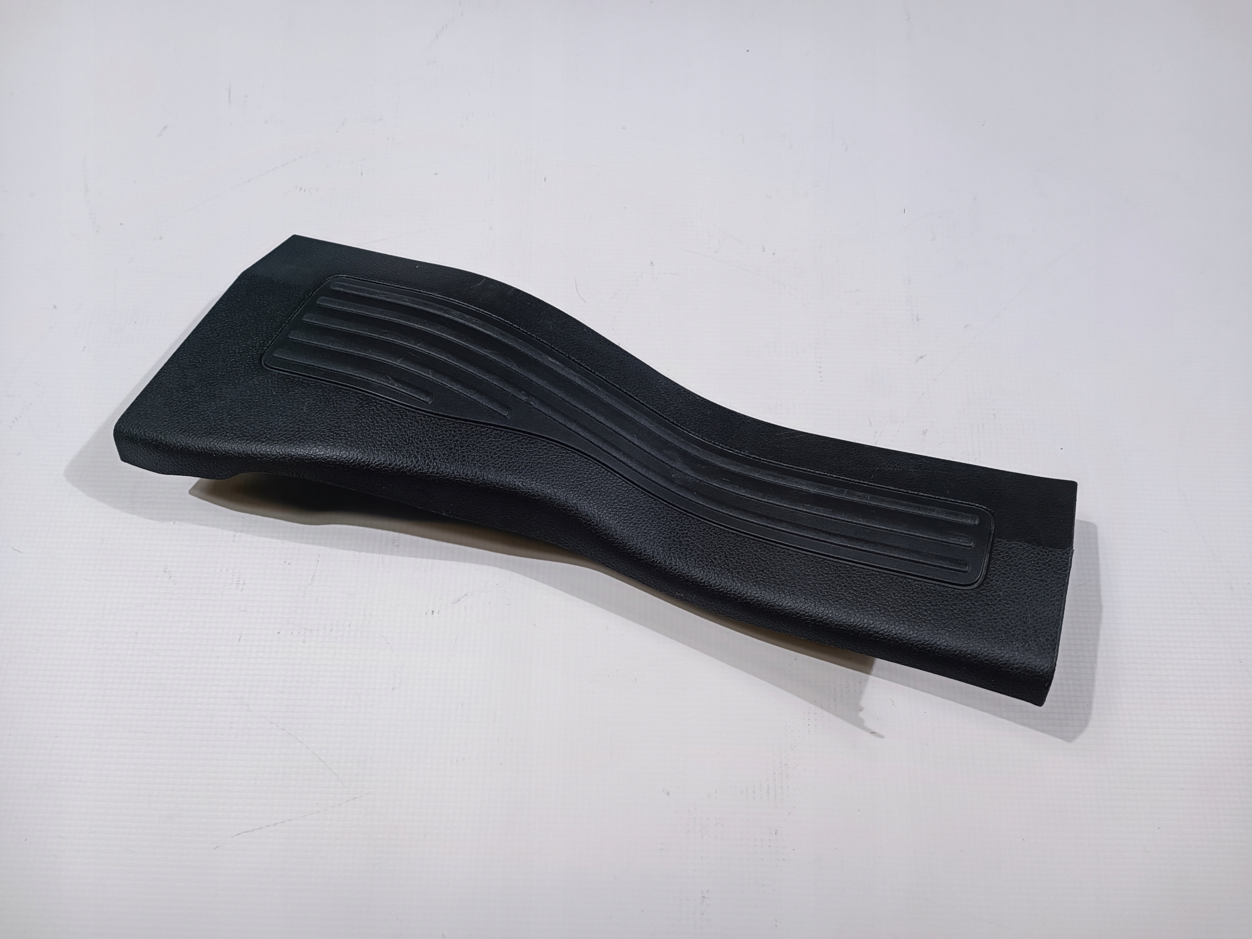cap moulding of the threshold left rear part Ford Explorer 11-19