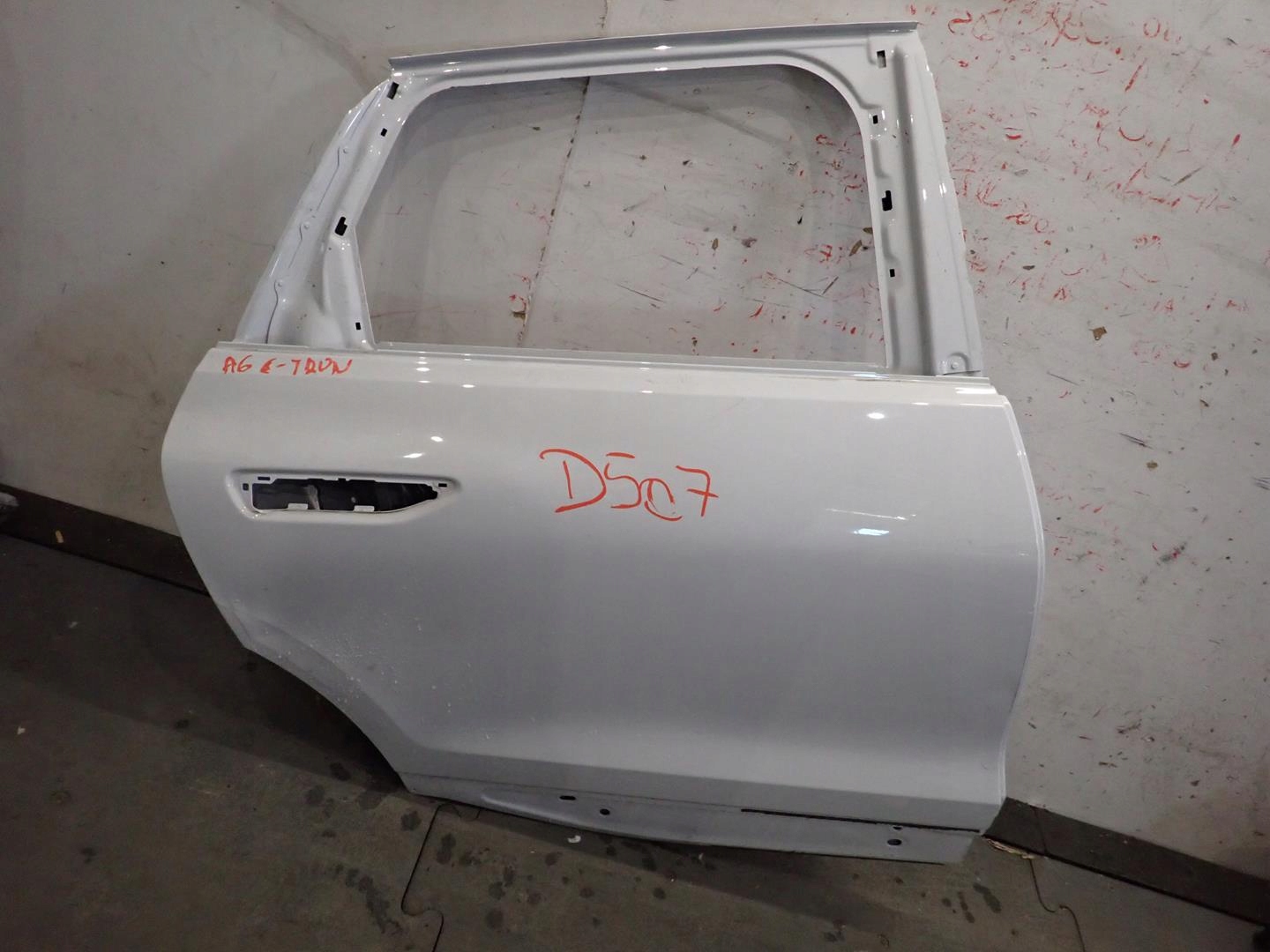 door rear part rear. right AUDI A6 C9 E-TRON 2025- KOMBI