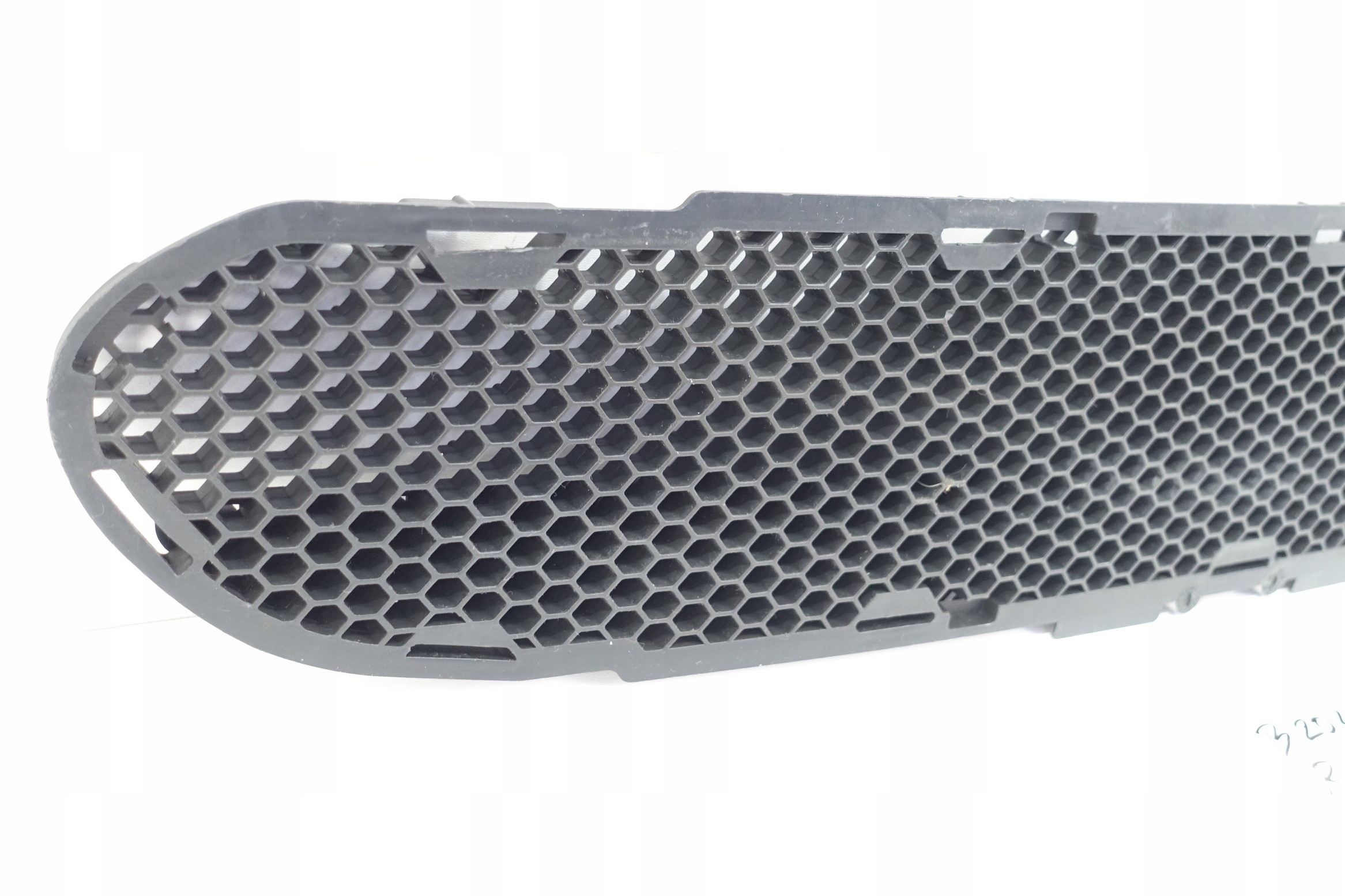 grid central of a bumper front FORD ESCORT MK7