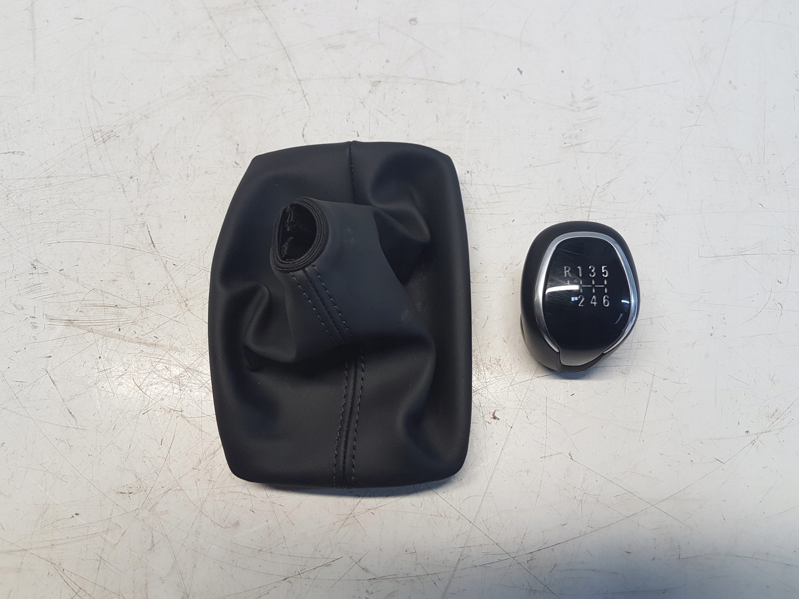 9831105180 - CITROEN C4 III ручка з сильфоном 6 передач