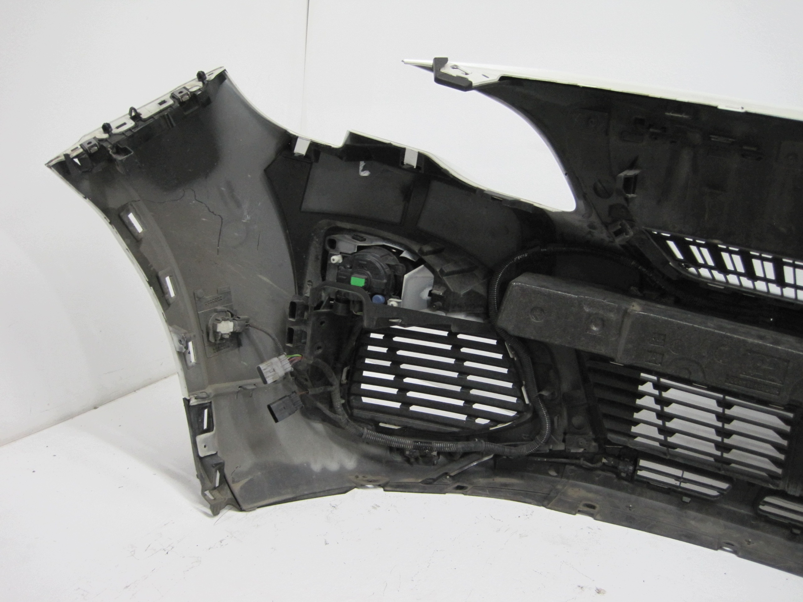 bumper front PEUGEOT 3008 II 6 PDC 18R front