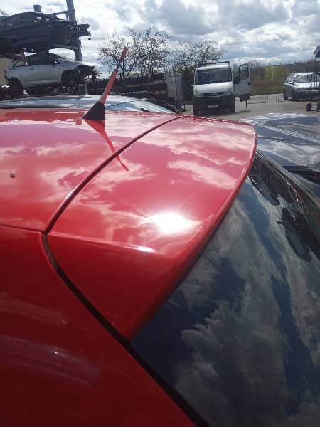 POLO 09- LOTKA TYLNEJ KLAPY SPOILER LP3G CZERWONA