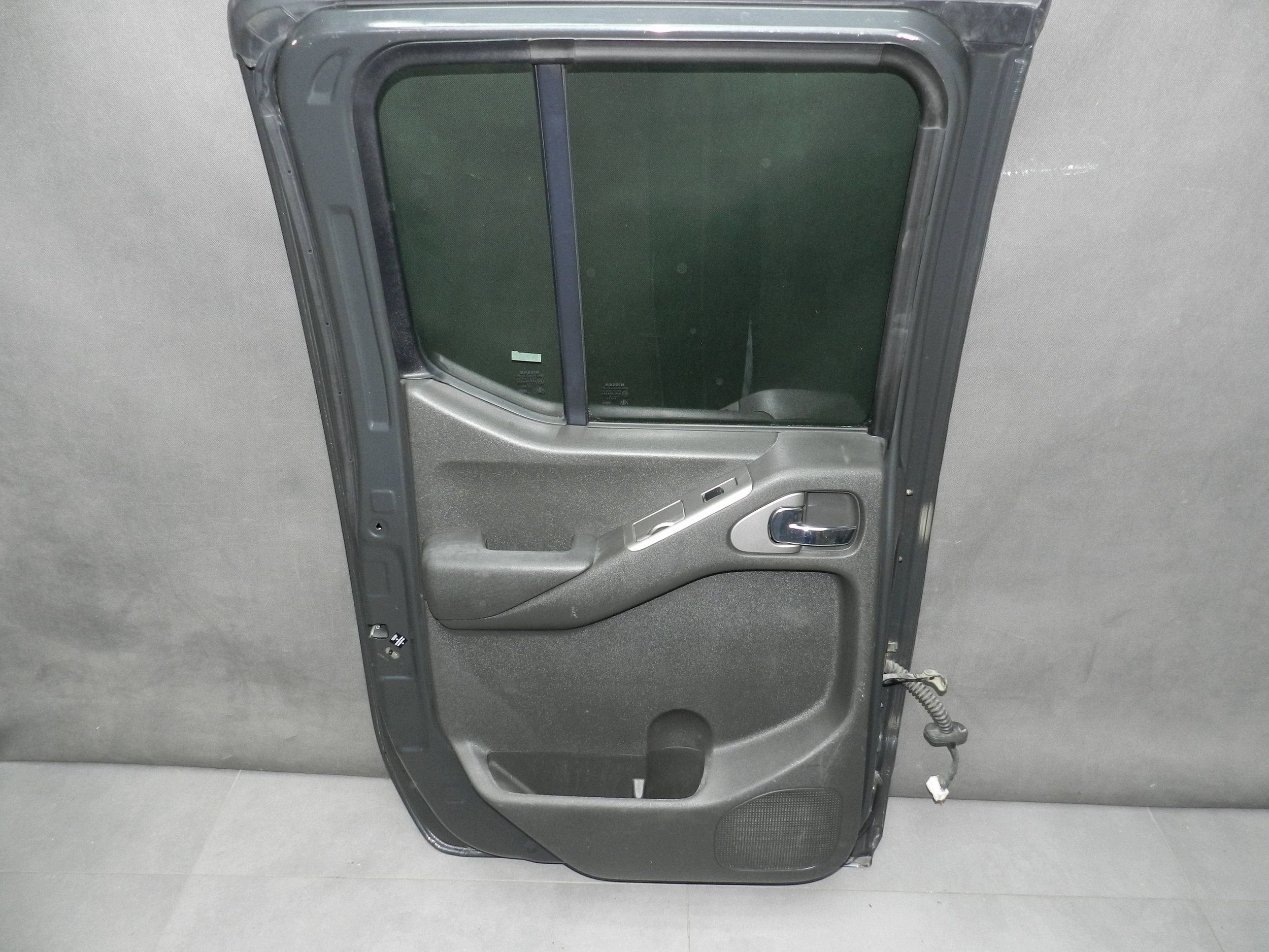 Nissan Navara d40 door left rear. complete N58826