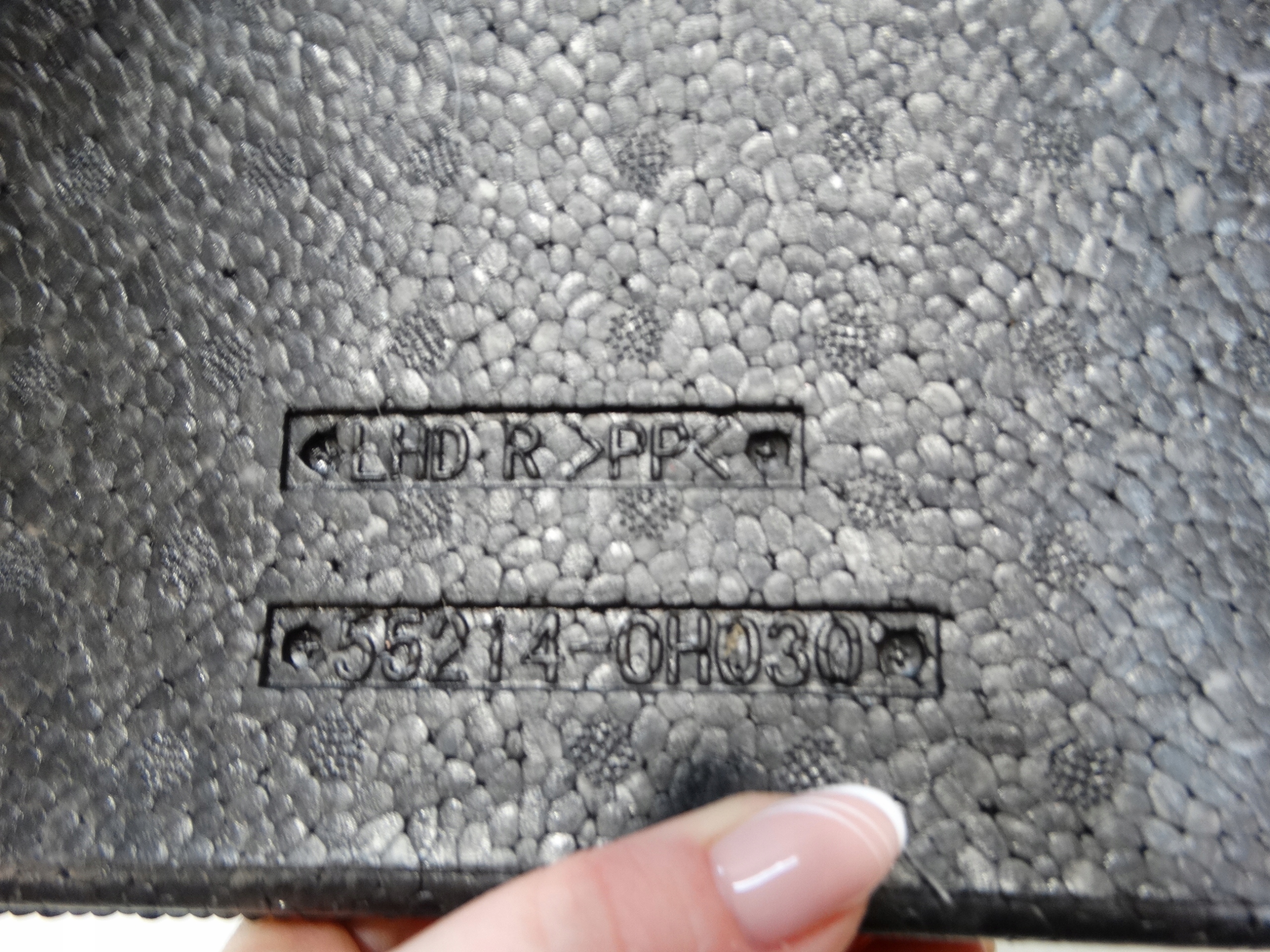 polystirene below carpet TOYOTA AYGO LIFT 55214-0H030