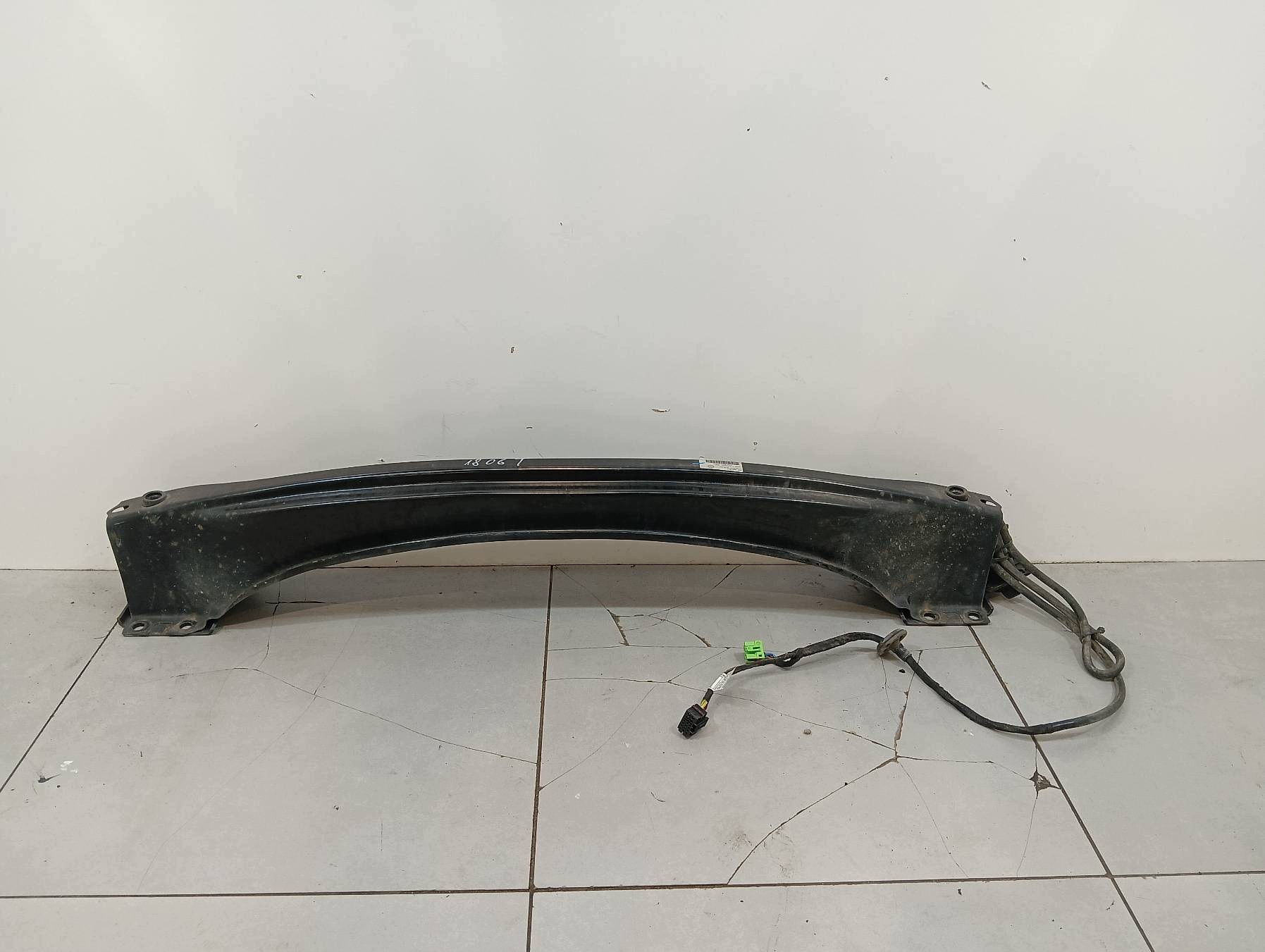 traverse pare choc arrière 7P0807309A Porsche Cayenne II (2010-2017)
