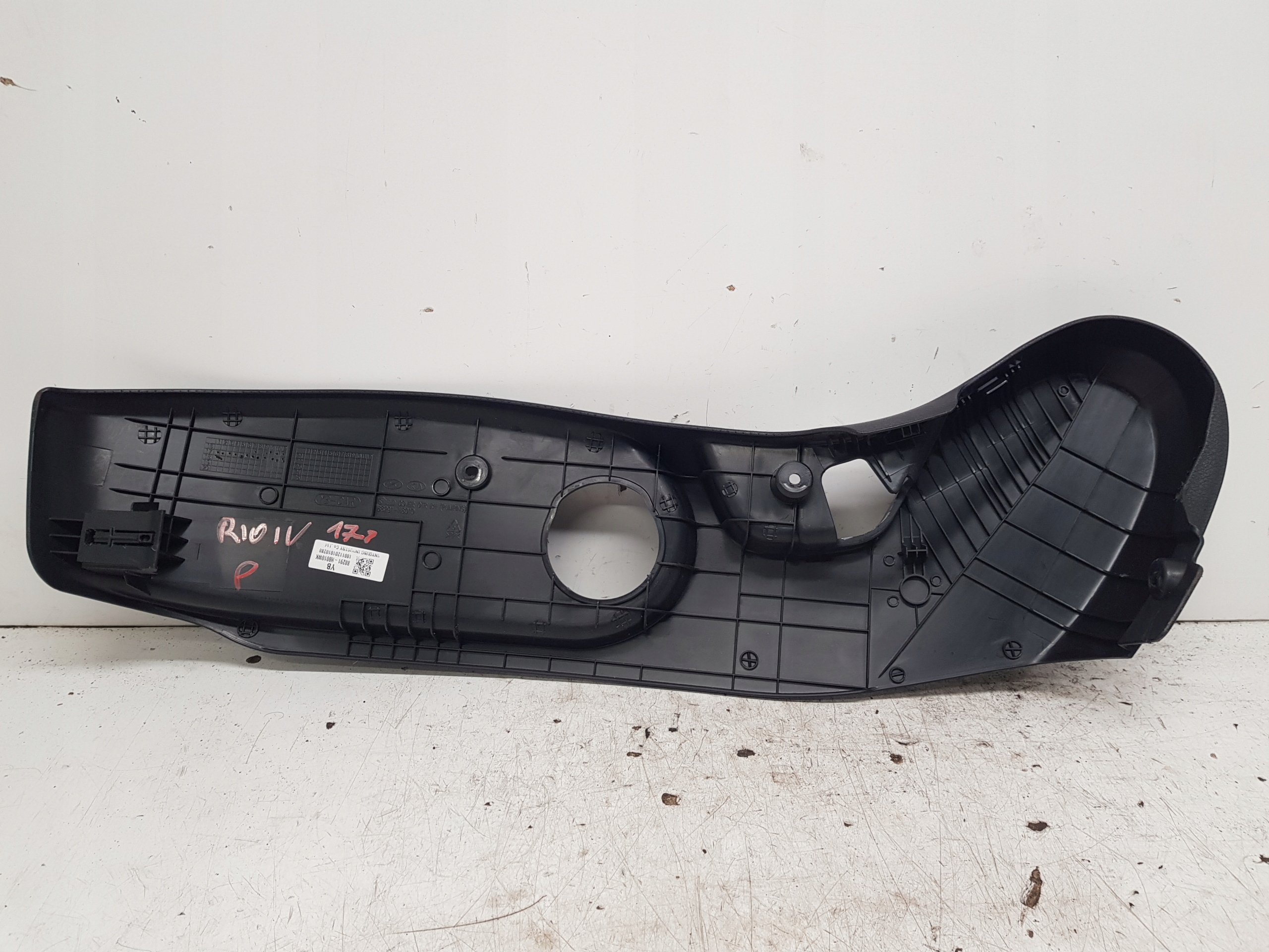 KIA RIO IV 4 cover plastic seat left front 88011H8000 2017