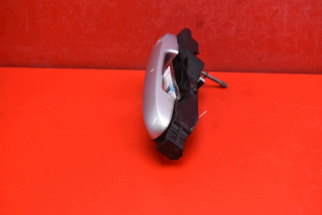 handle left front front SREBRNA HYUNDAI I30 1 and FD 07-10