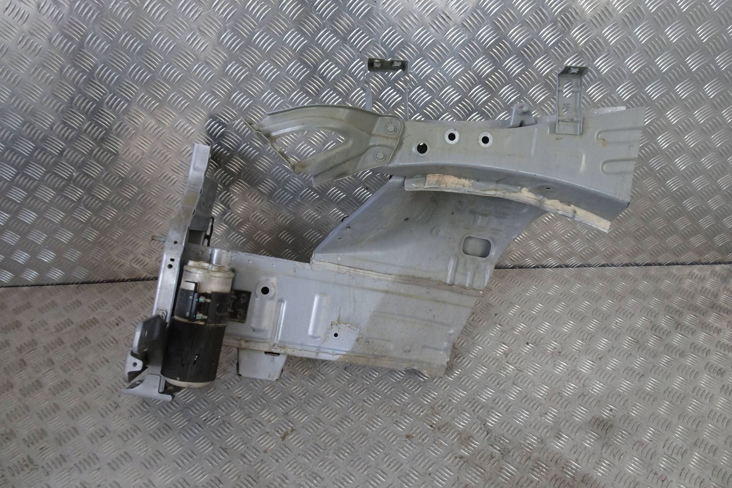 MG Marvel R четверть передняя левый 22-